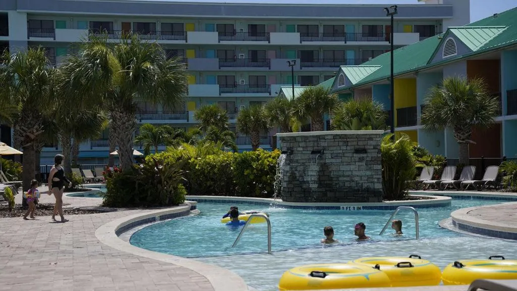 Swimming pool in Beachside Hotel & Suites Cocoa Beach - Port Canaveral
