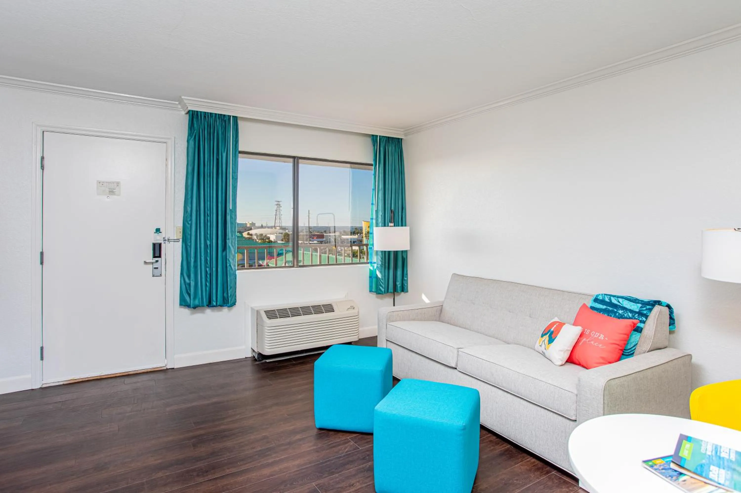 Beachside Hotel & Suites Cocoa Beach - Port Canaveral