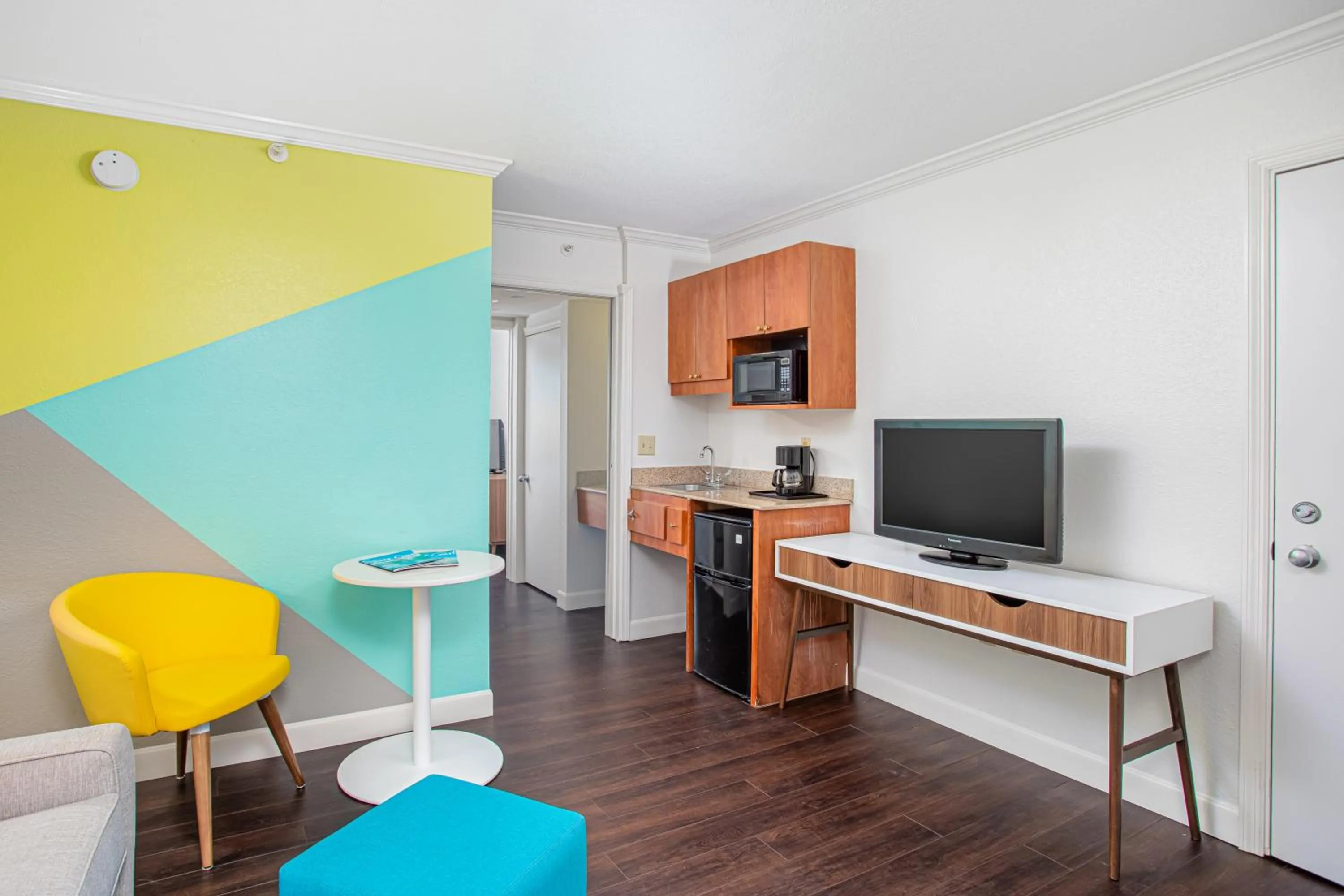 Beachside Hotel & Suites Cocoa Beach - Port Canaveral