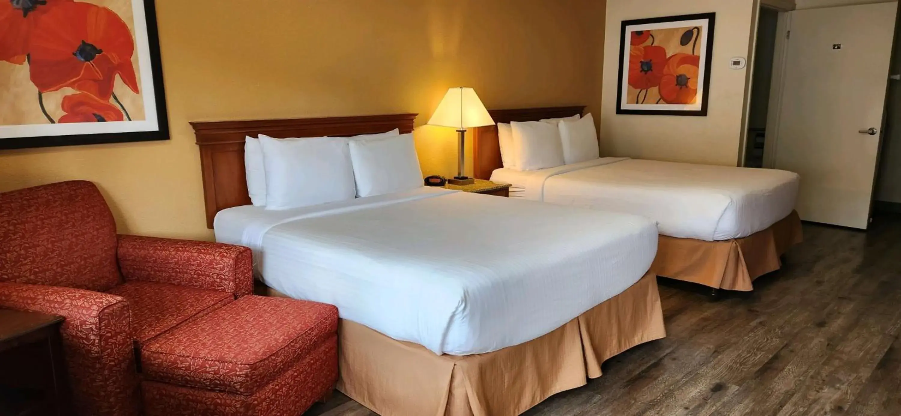 Queen Room with Two Queen Beds - Pet Friendly in Best Western Golden Key Queen Room with Two Queen Beds - Pet Friendly in Best Western Golden Key