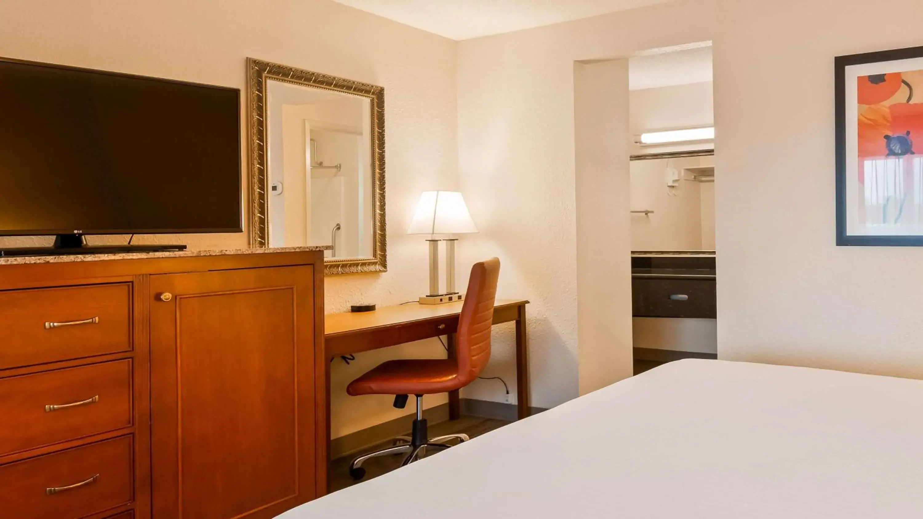 Queen Room with Roll-In Shower - Mobility Access in Best Western Golden Key Queen Room with Roll-In Shower - Mobility Access in Best Western Golden Key