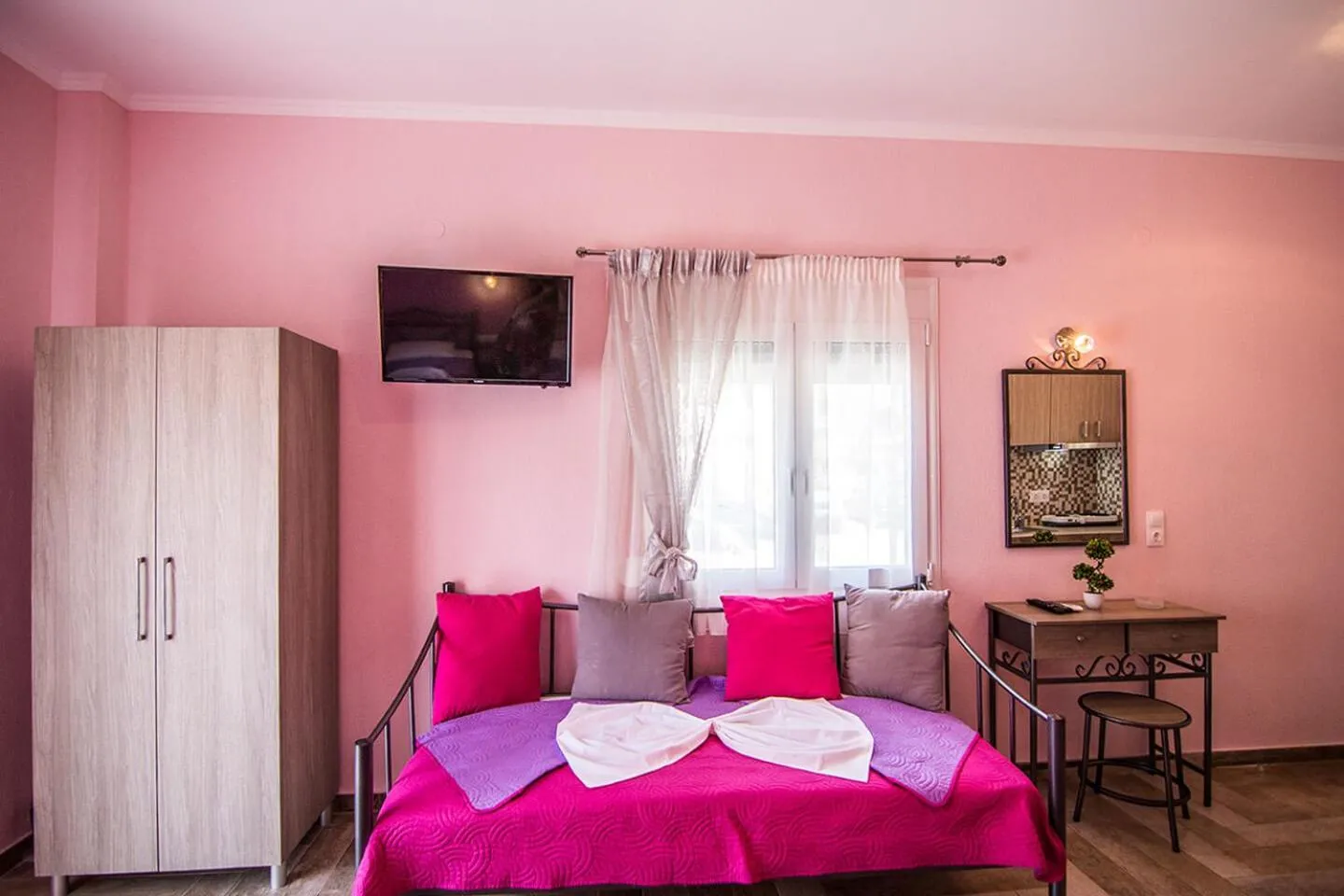 Bed in Christodoulos Eleftheria House