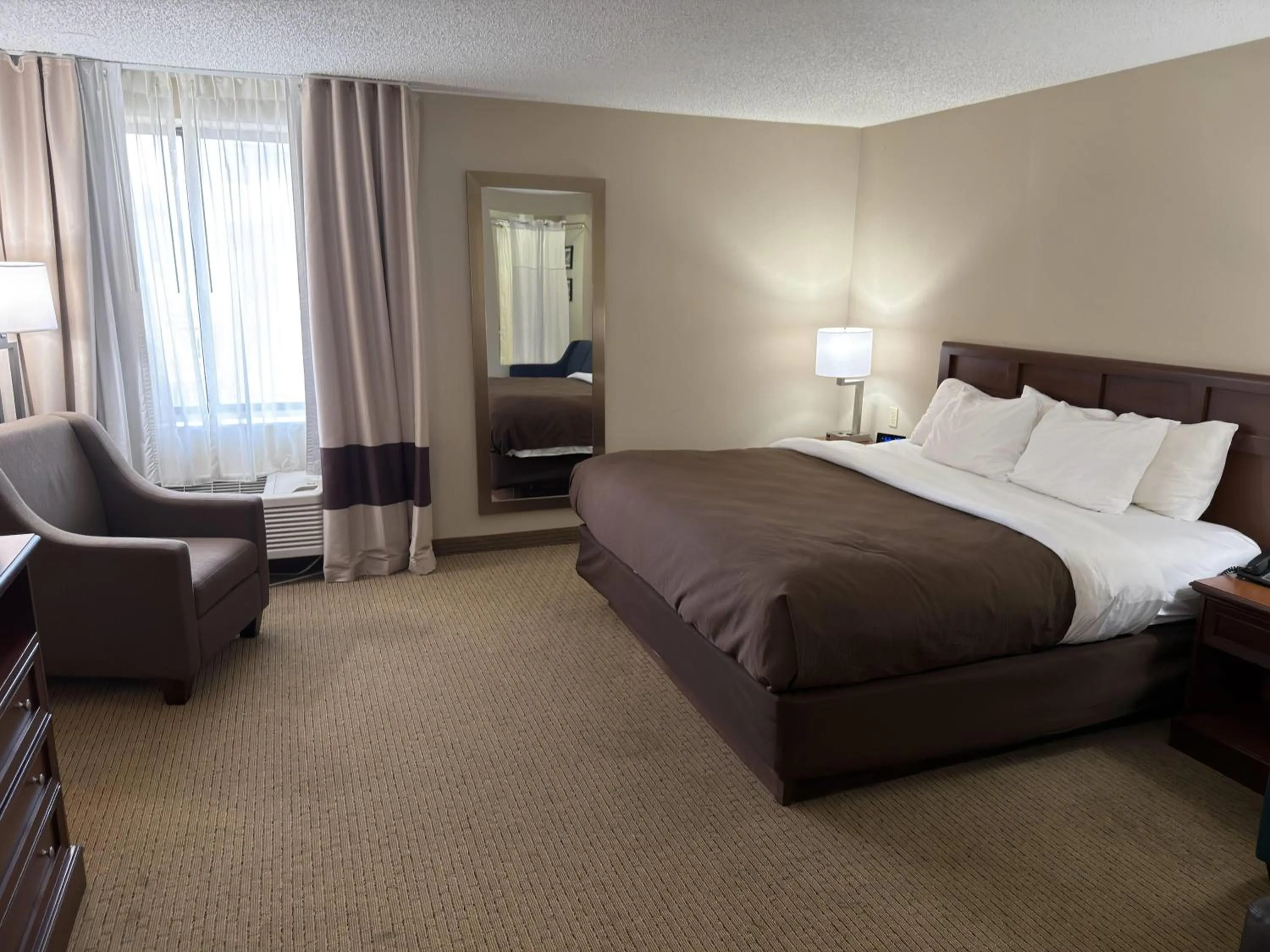 Photo of the whole room, Bed in Wingate by Wyndham Utica