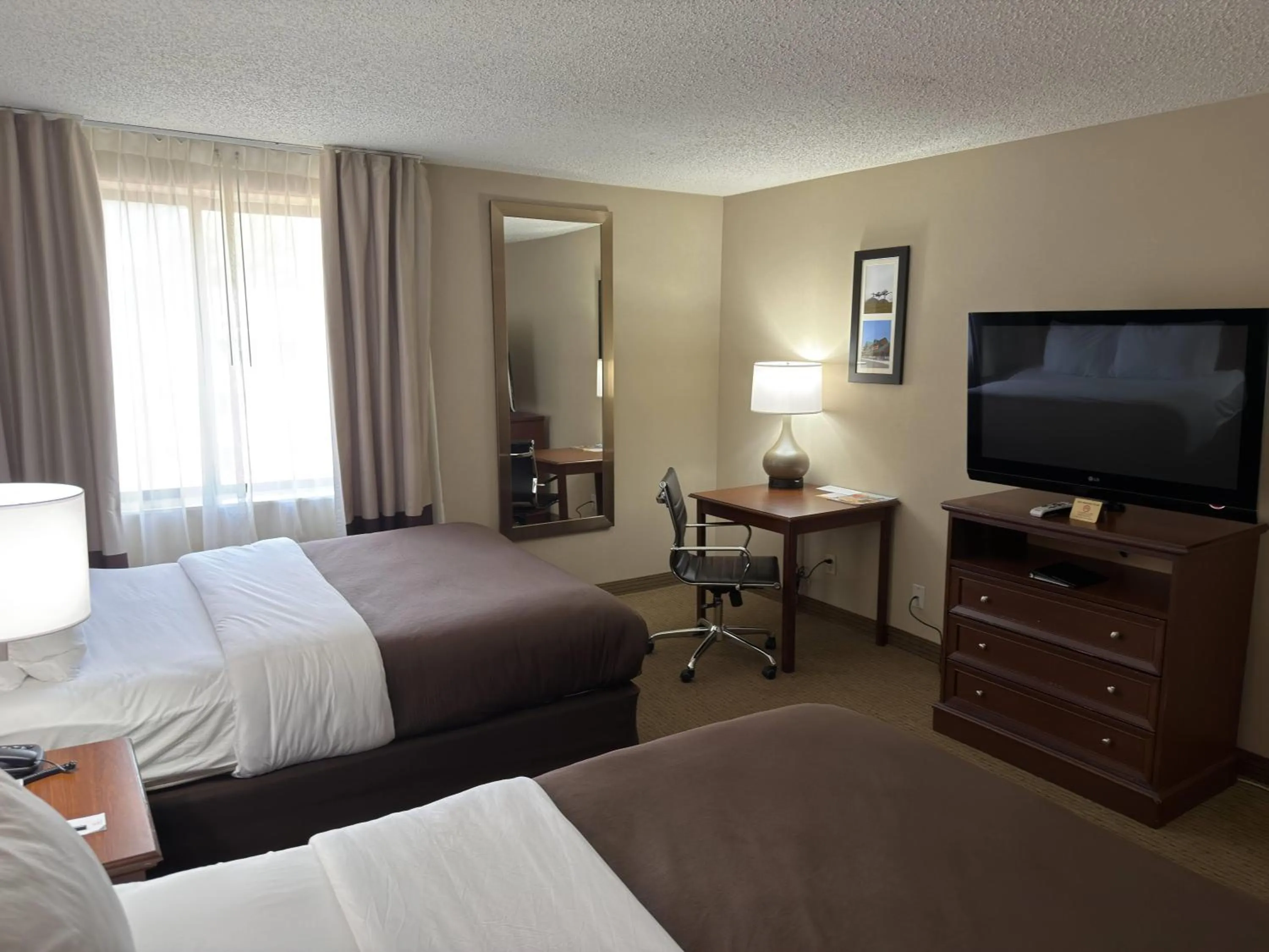 Photo of the whole room, Bed in Wingate by Wyndham Utica