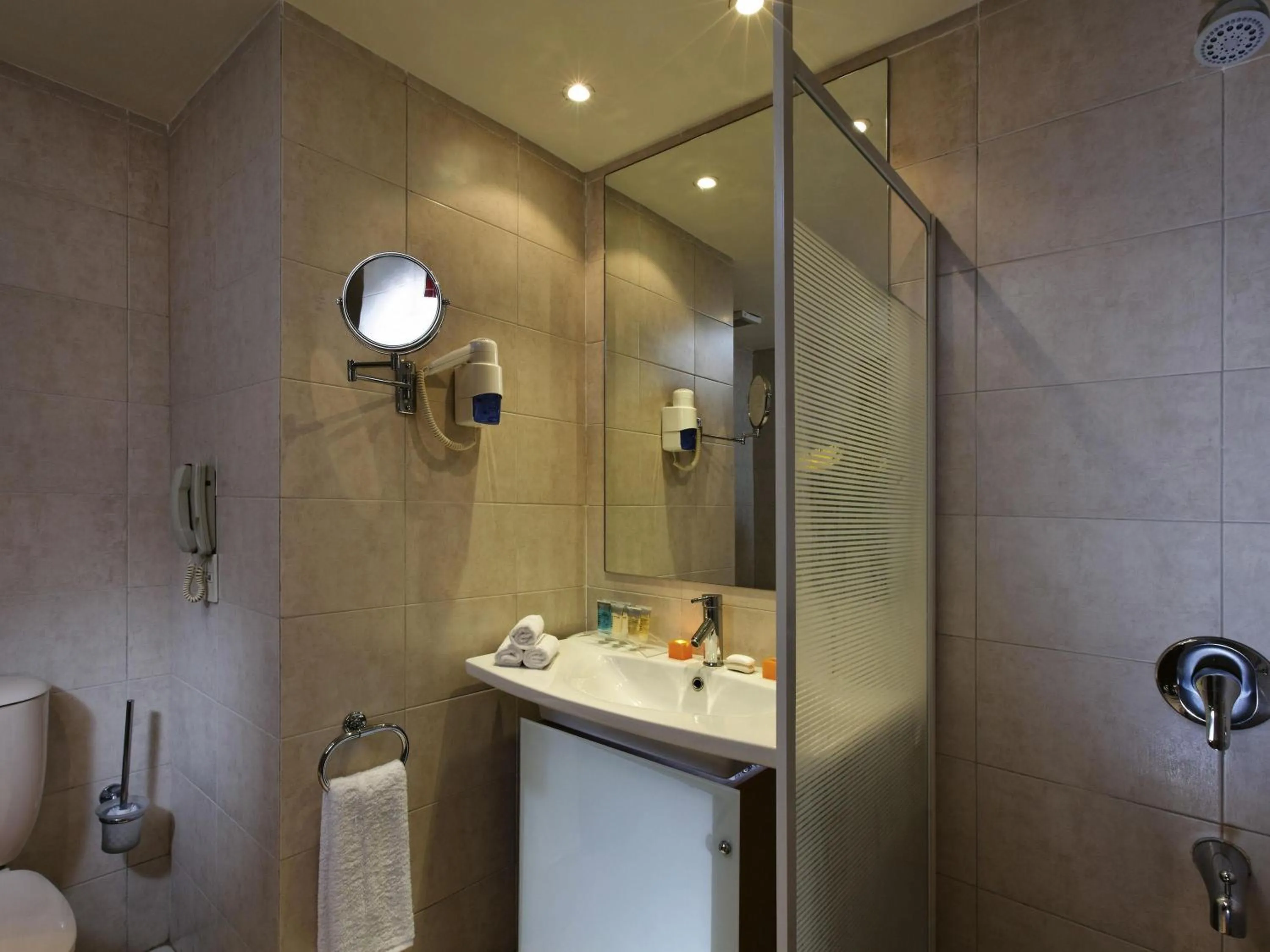 Photo of the whole room in Mövenpick Resort El Sokhna