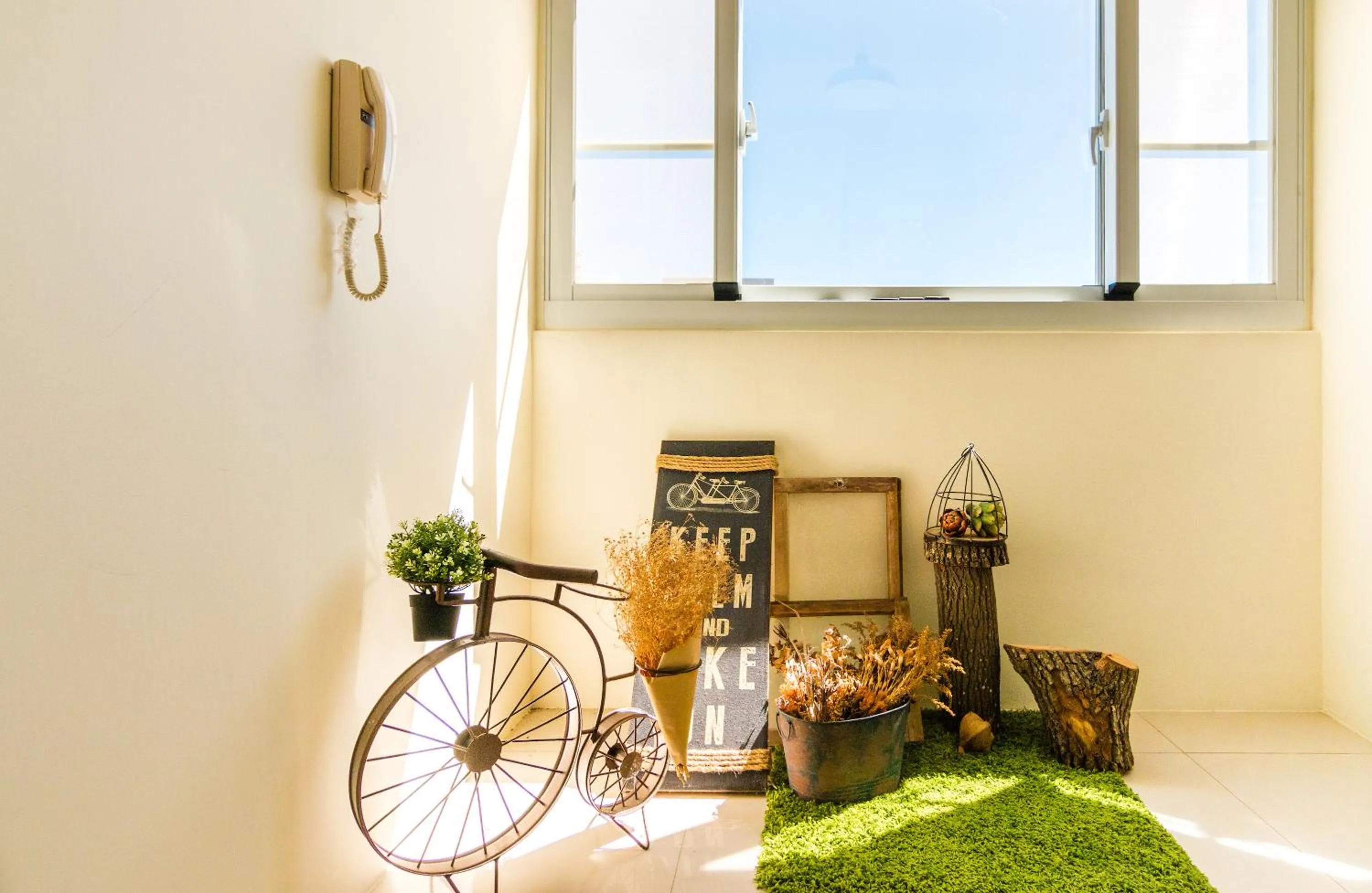 Decorative detail in Cozy Green Guesthouse