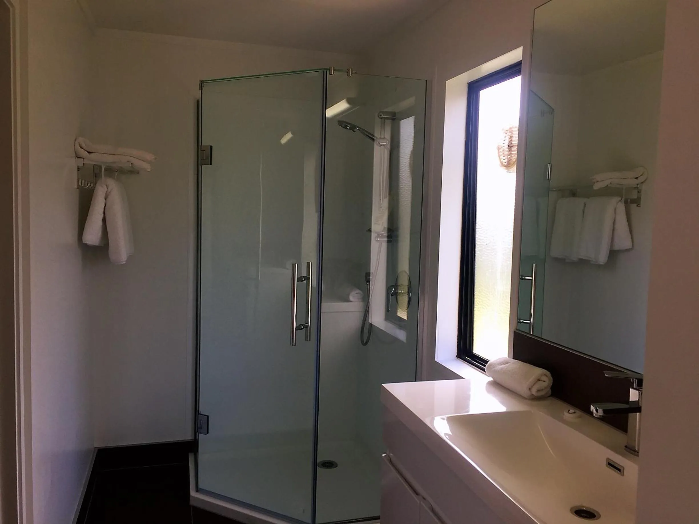 Bathroom in Grosvenor Motel