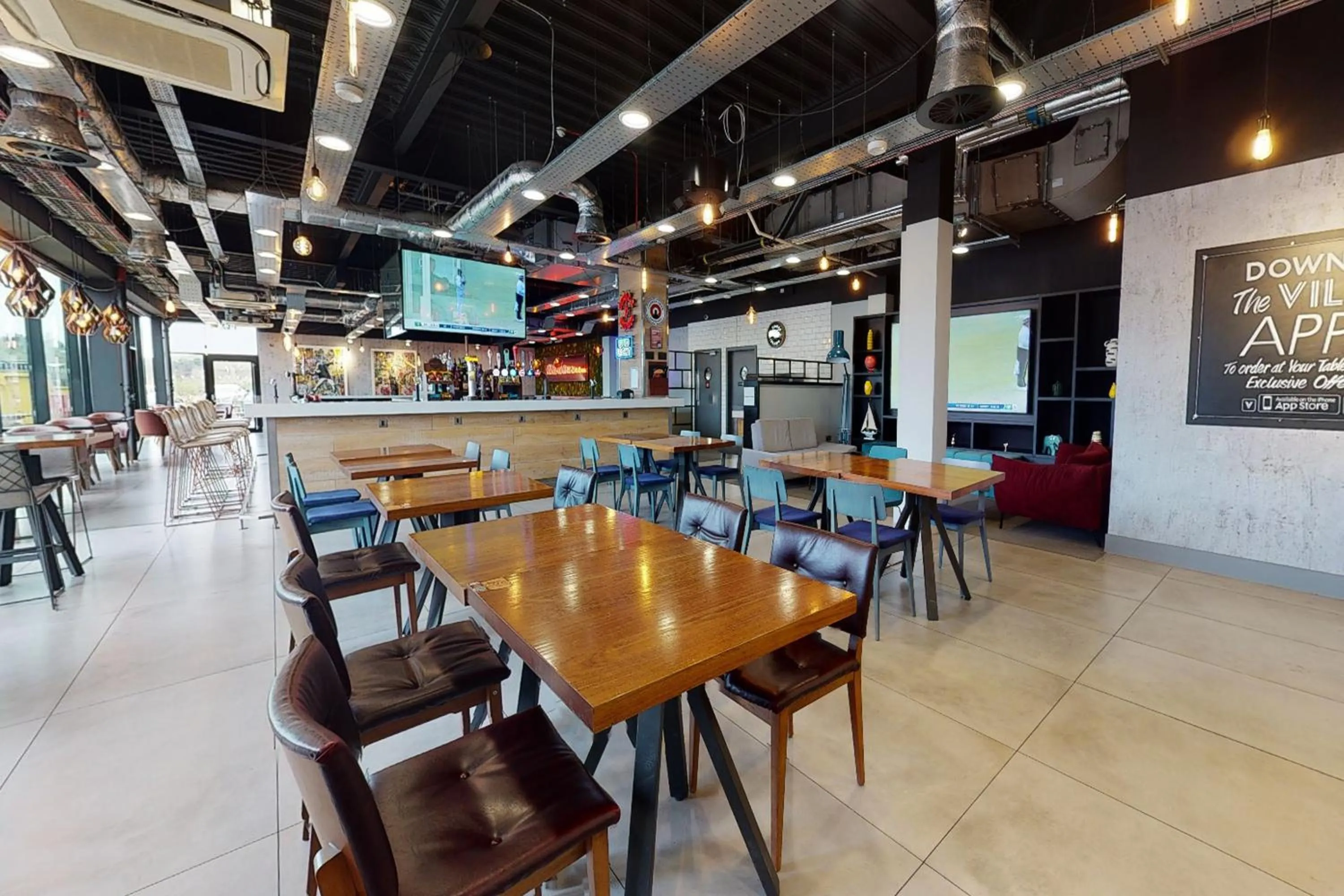 Restaurant/places to eat in Village Hotel Portsmouth