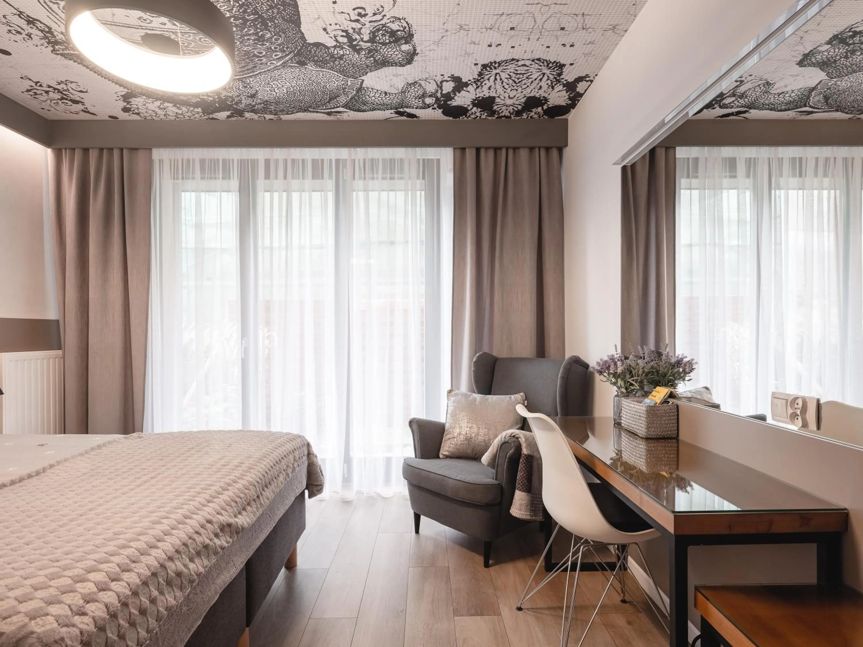 Bedroom, Bed in Jacuzzi Apartments
