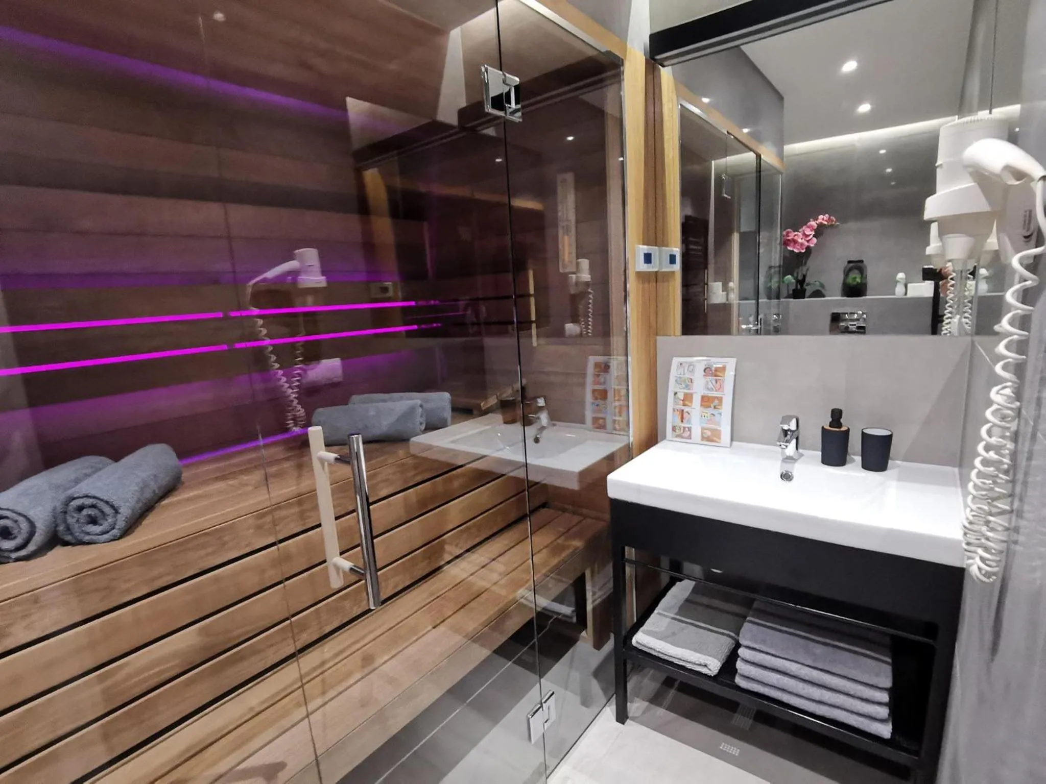 Sauna in Jacuzzi Apartments