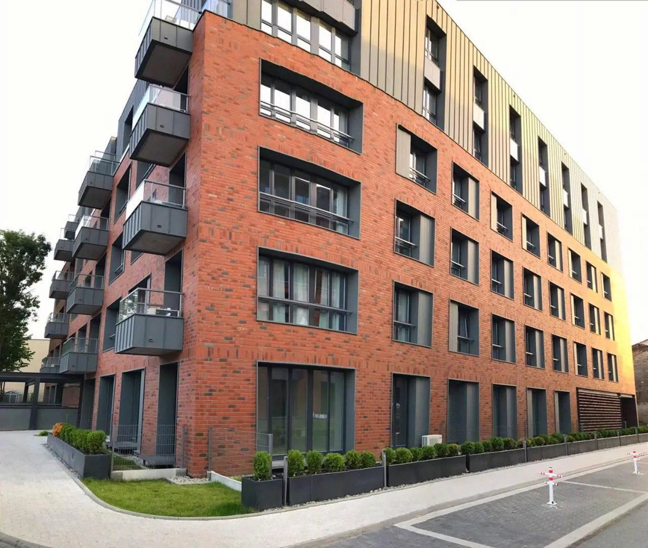 Facade/entrance in Jacuzzi Apartments