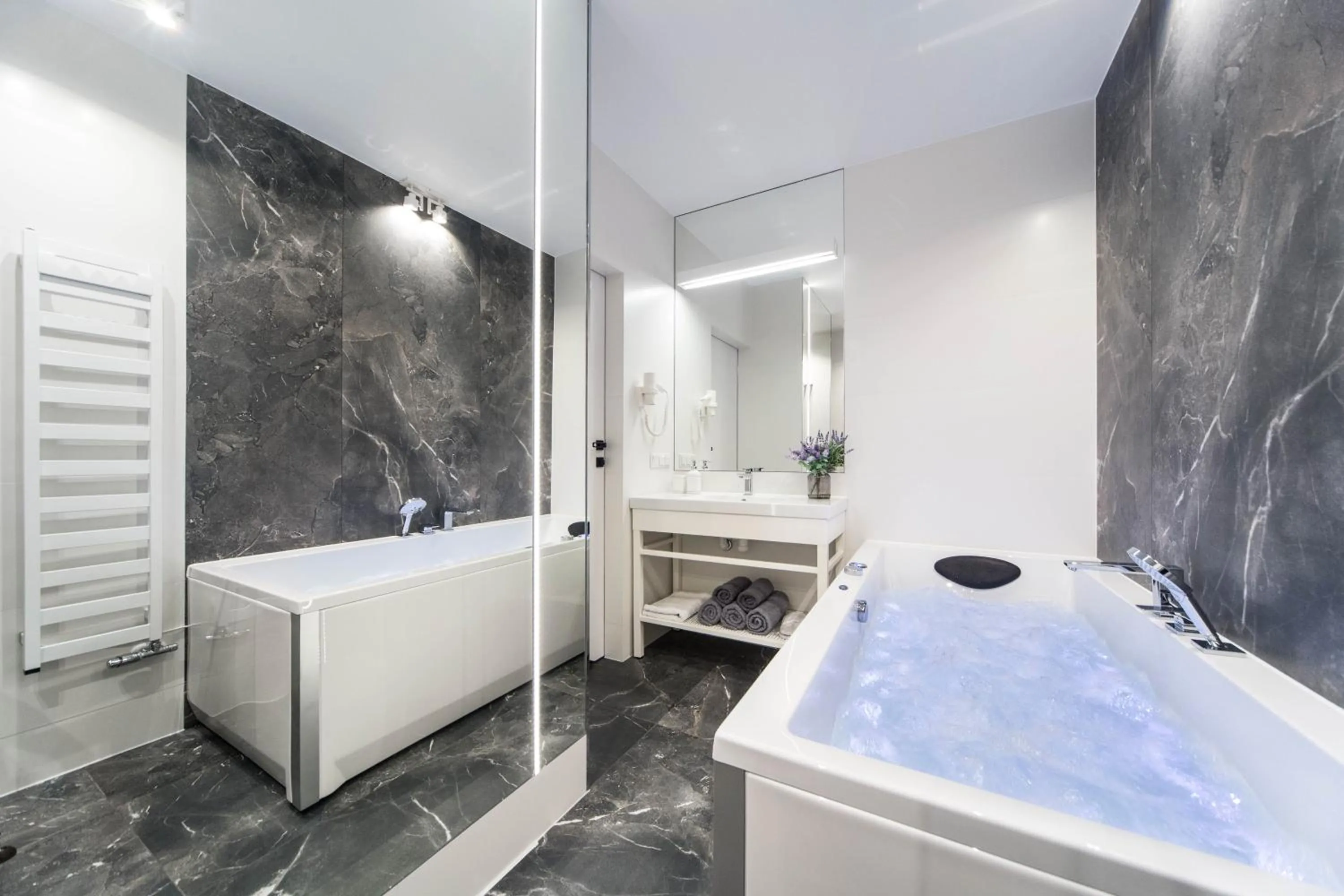 Hot Tub in Jacuzzi Apartments
