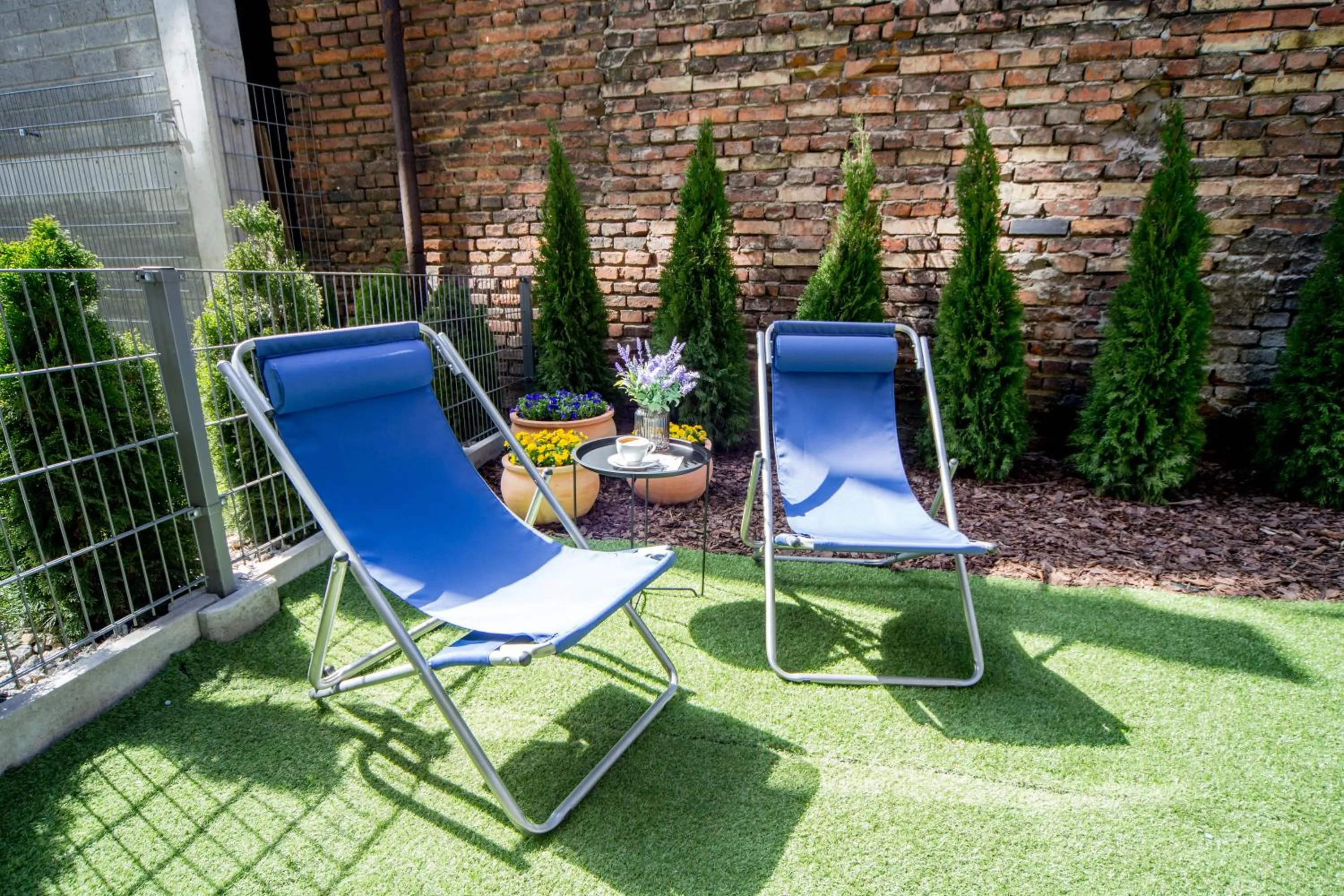 Garden in Jacuzzi Apartments