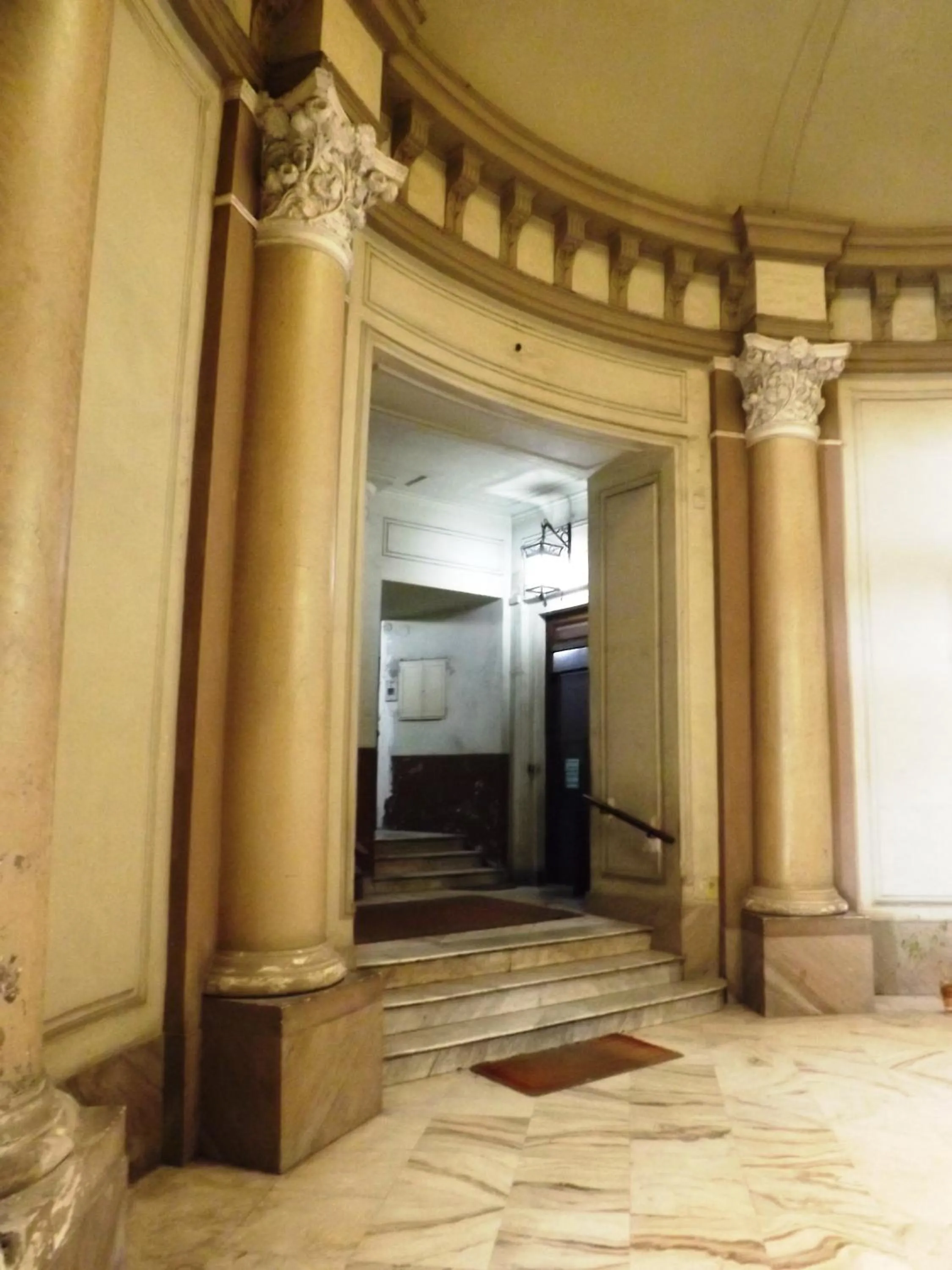 Property building in Domus Alma