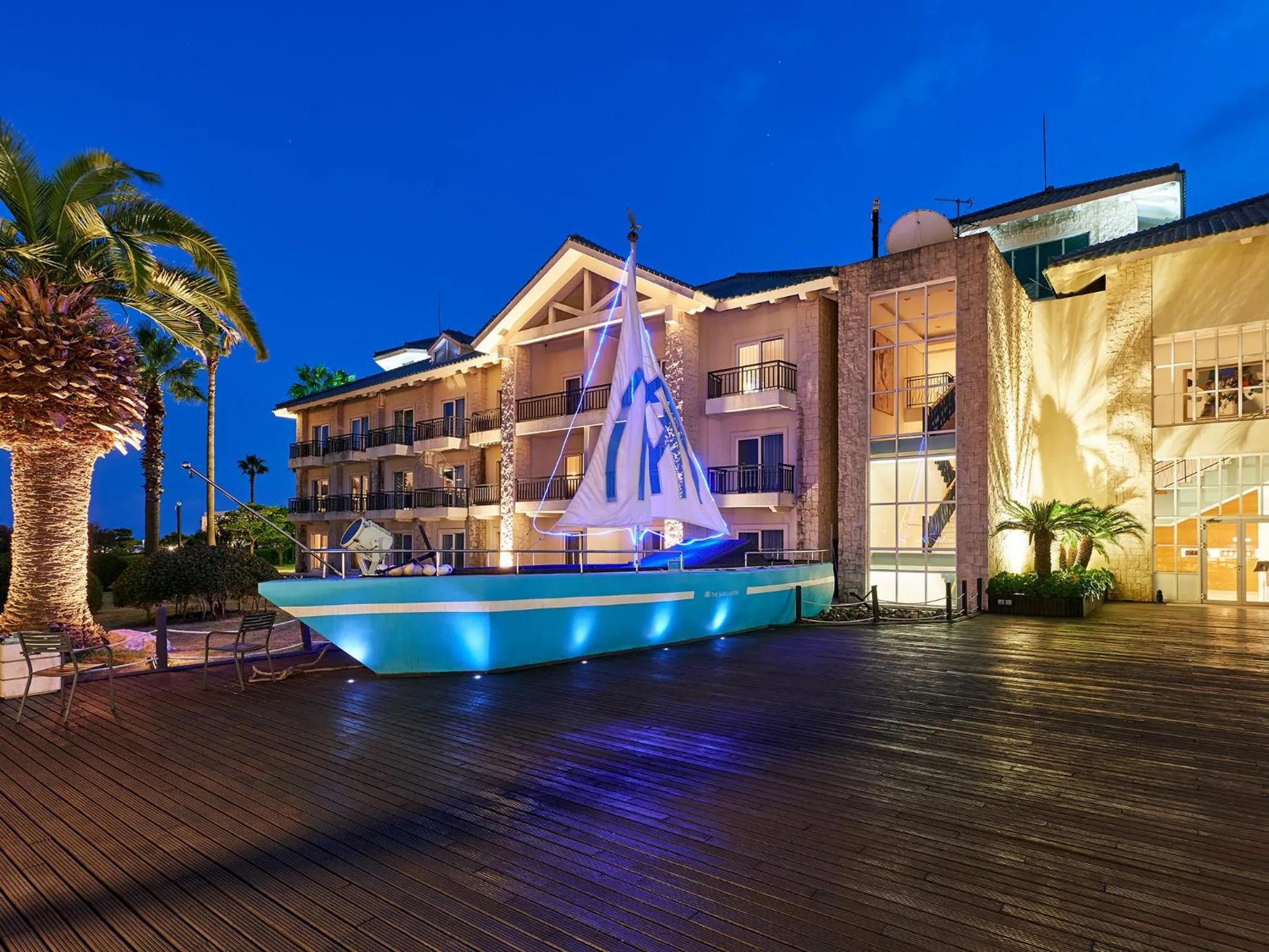 Facade/entrance in The Suites Hotel Jeju