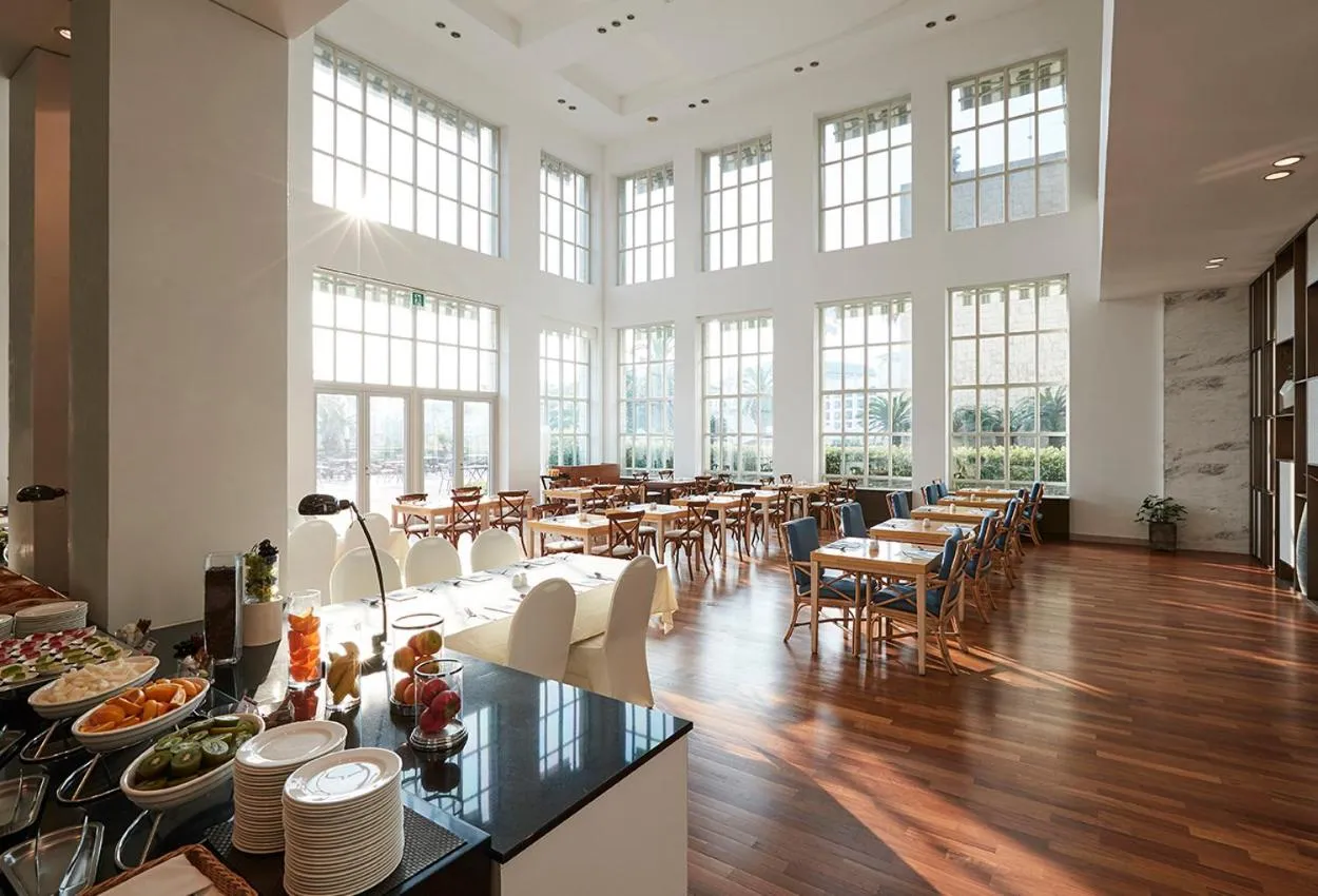 Restaurant/places to eat in The Suites Hotel Jeju