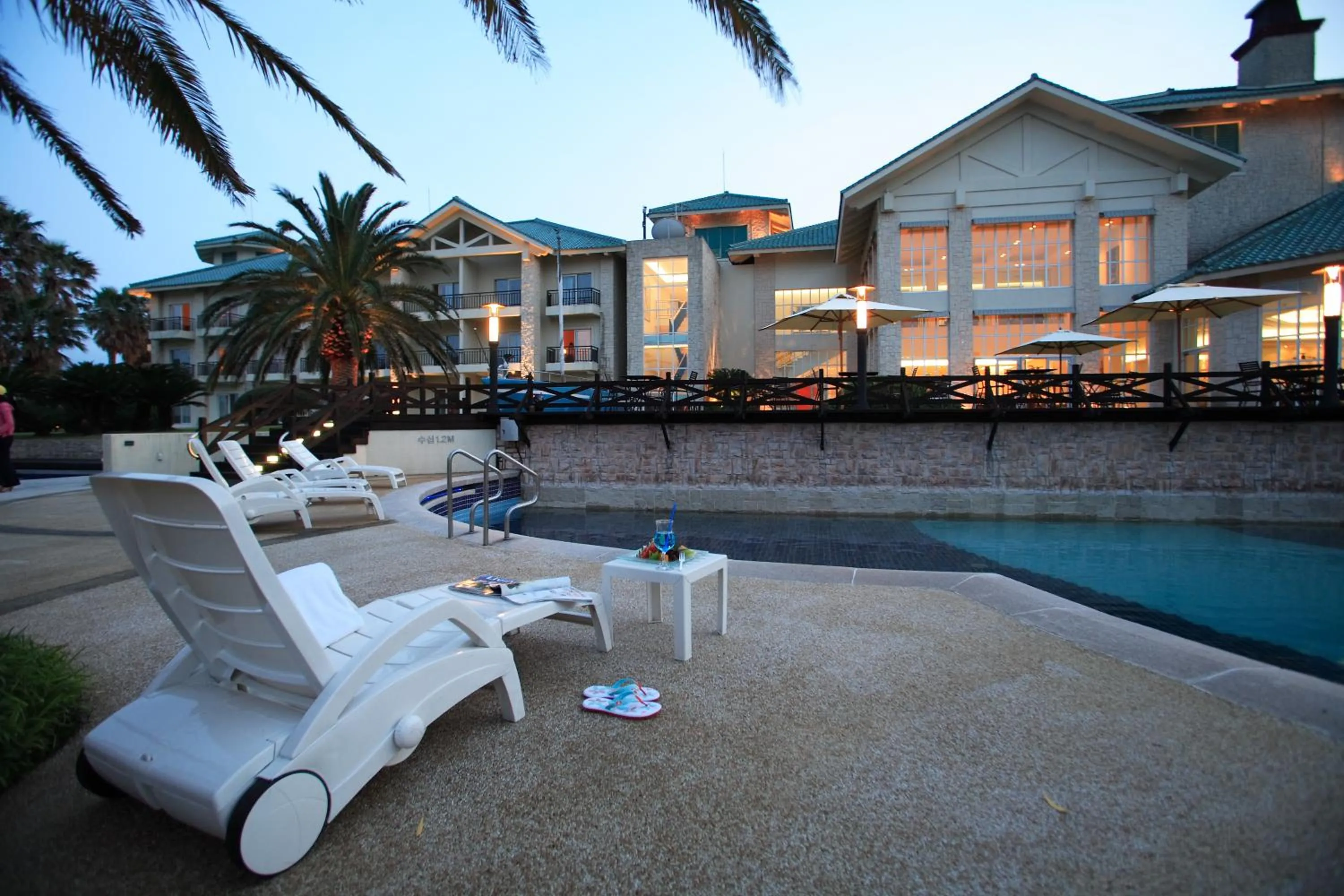 Facade/entrance in The Suites Hotel Jeju