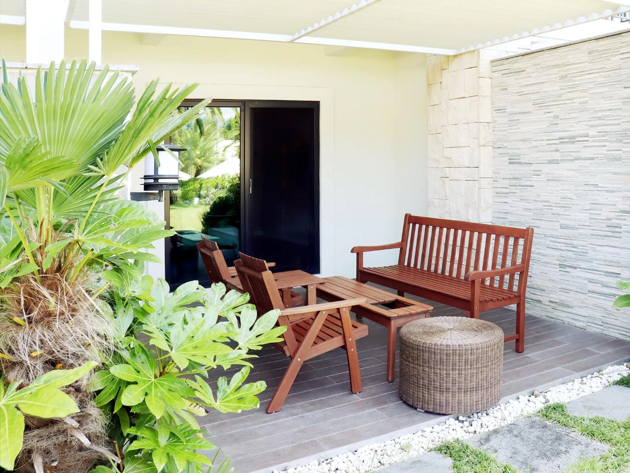 Patio in The Suites Hotel Jeju