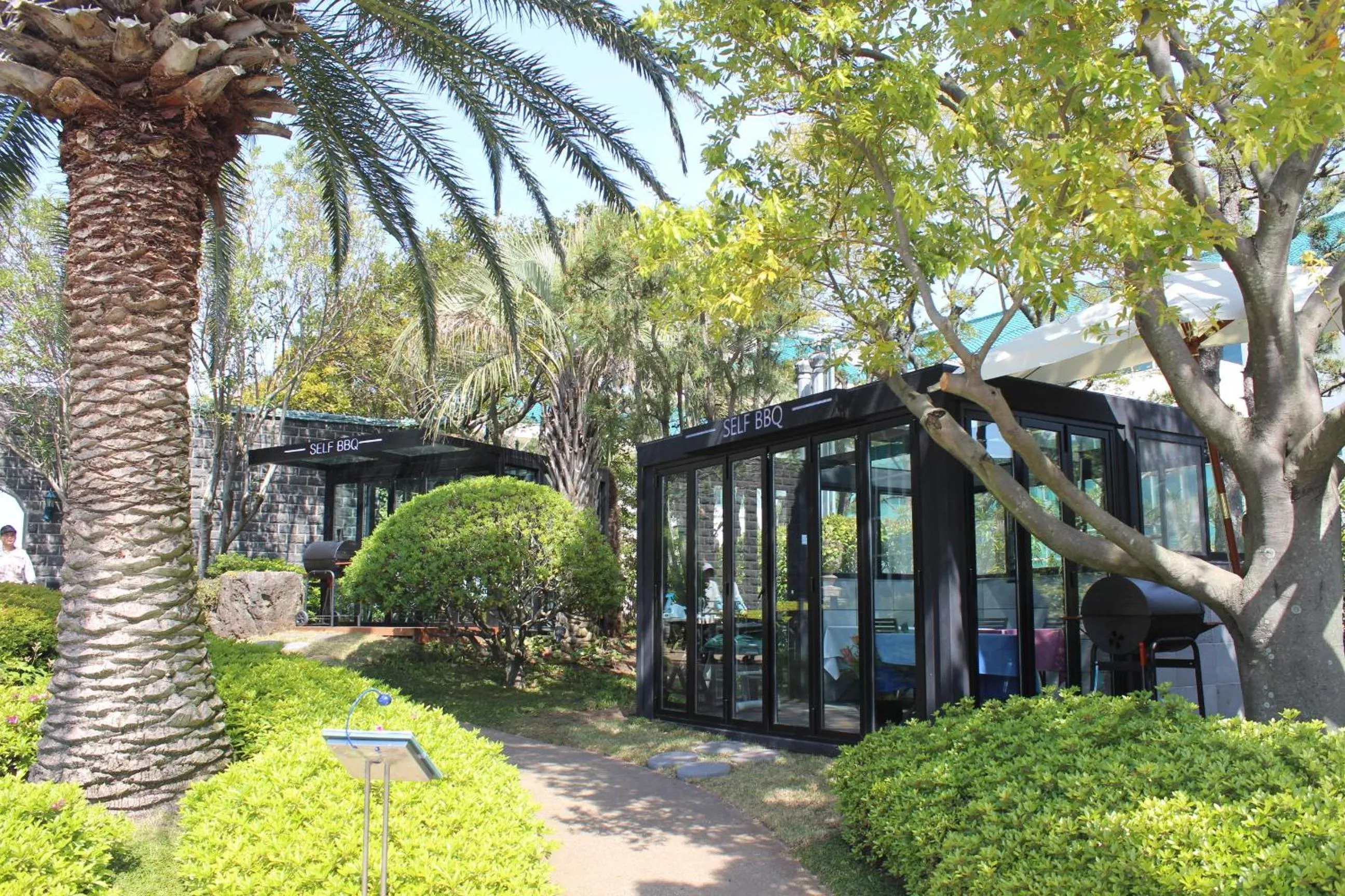 BBQ facilities in The Suites Hotel Jeju