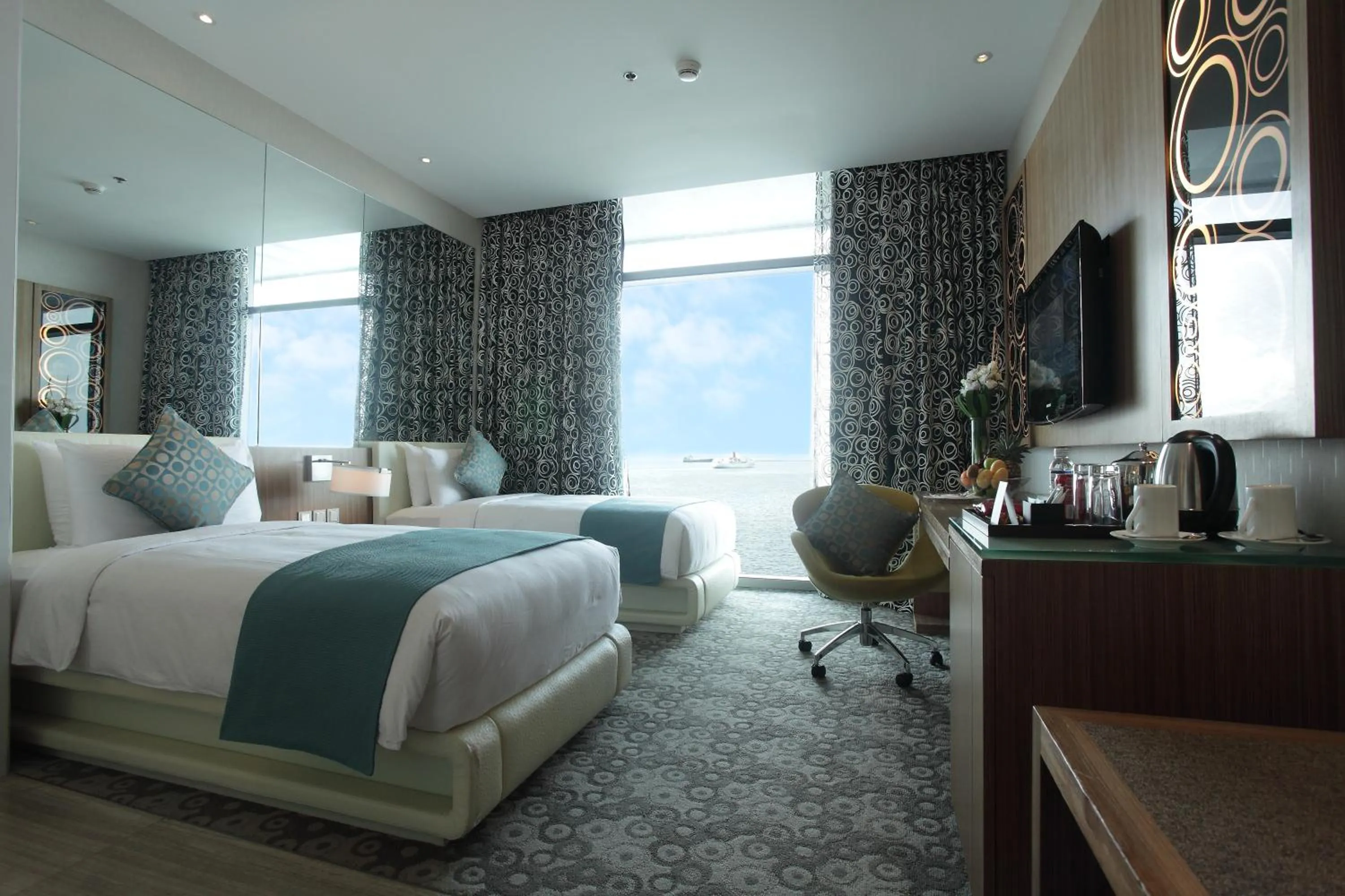 View (from property/room), Bed in Hotel H2O