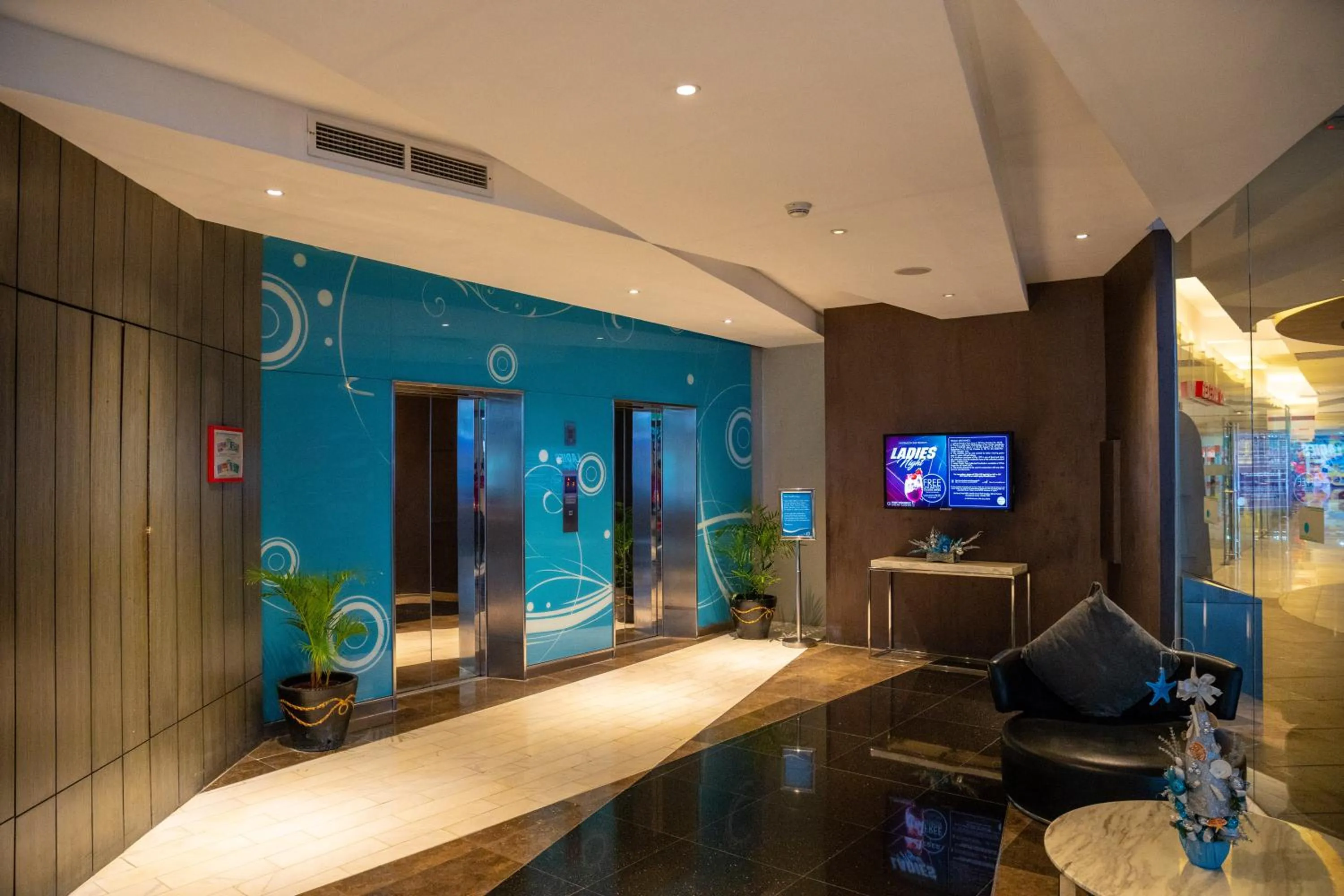 Area and facilities in Hotel H2O