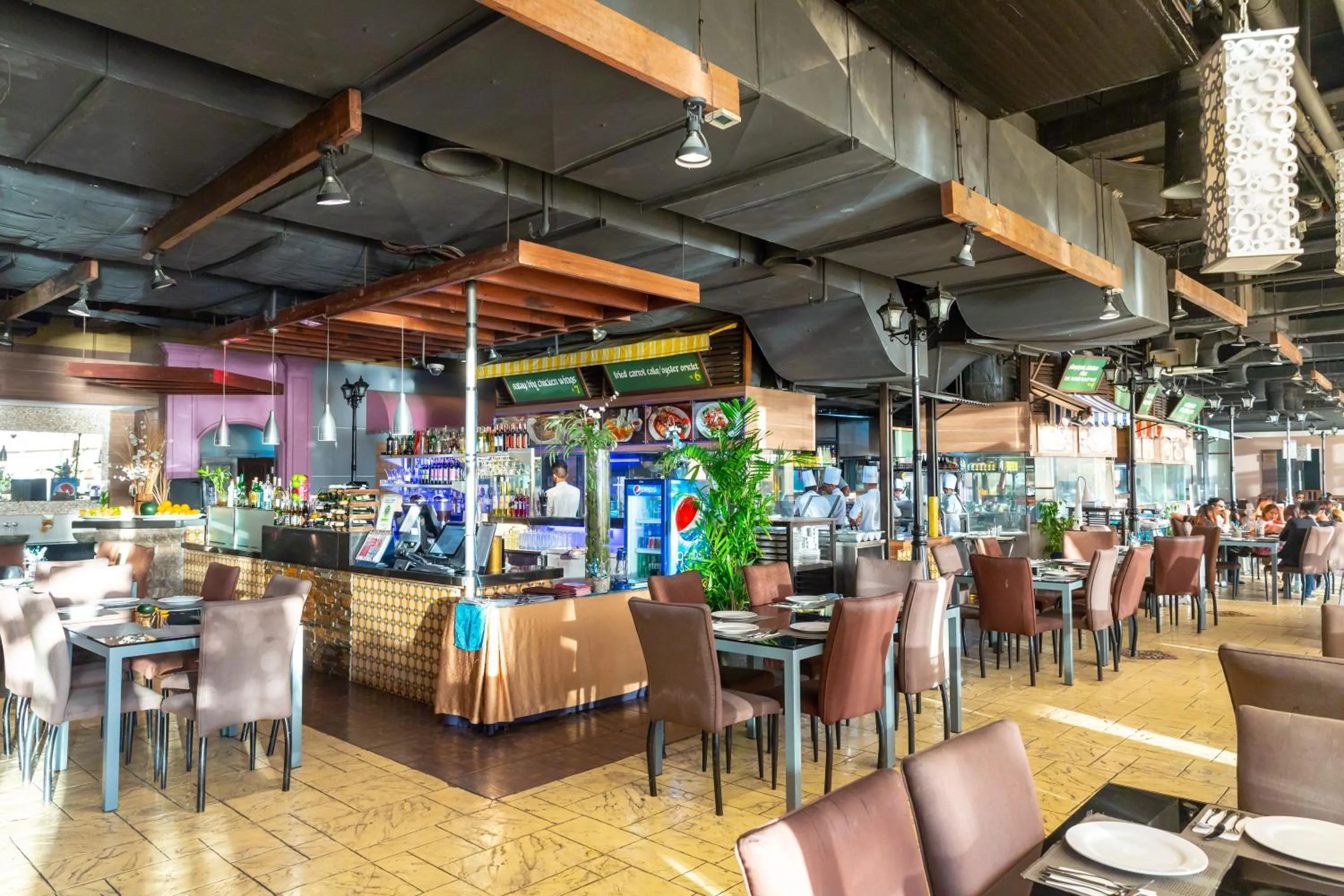 Restaurant/places to eat in Hotel H2O