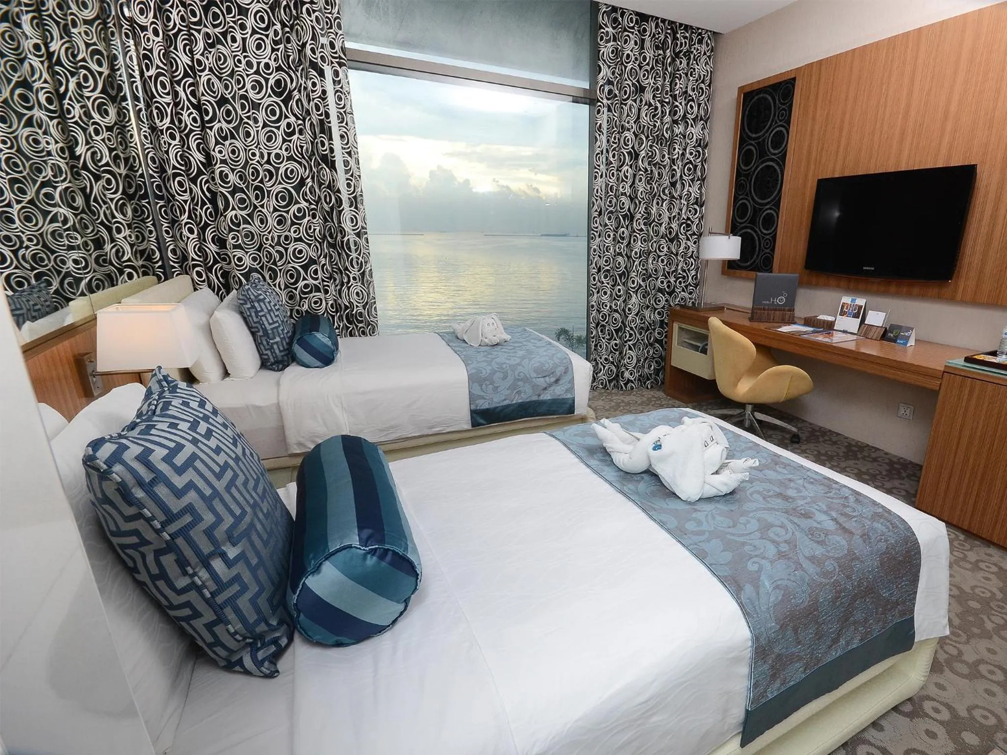 Sea view, Bed in Hotel H2O