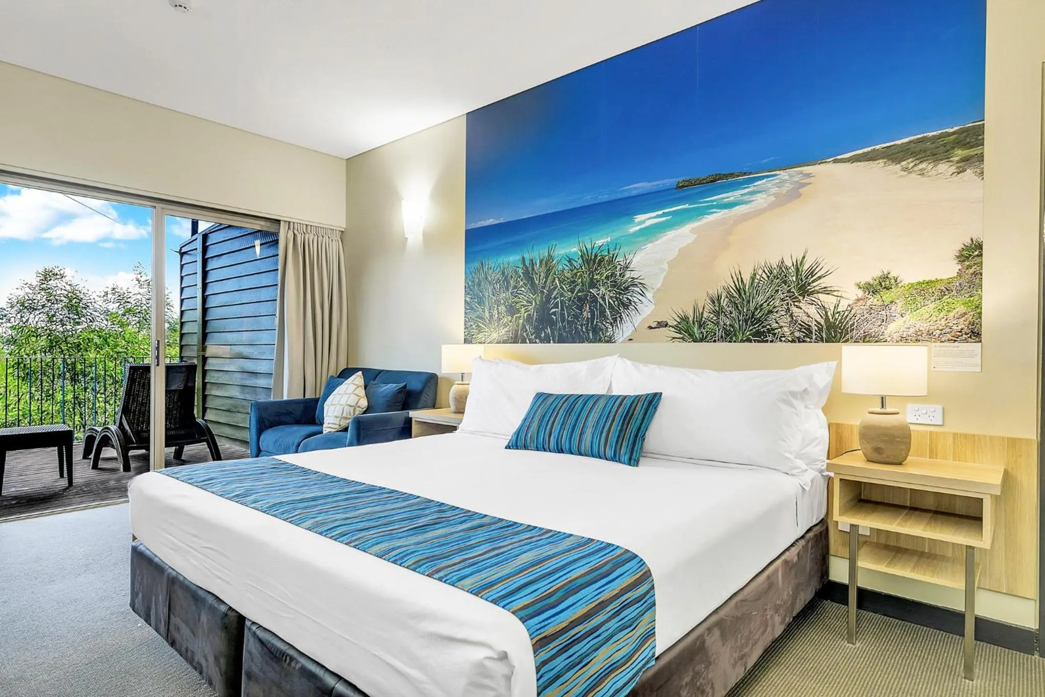 Bed in Kingfisher Bay Resort