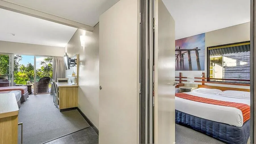 Bed in Kingfisher Bay Resort