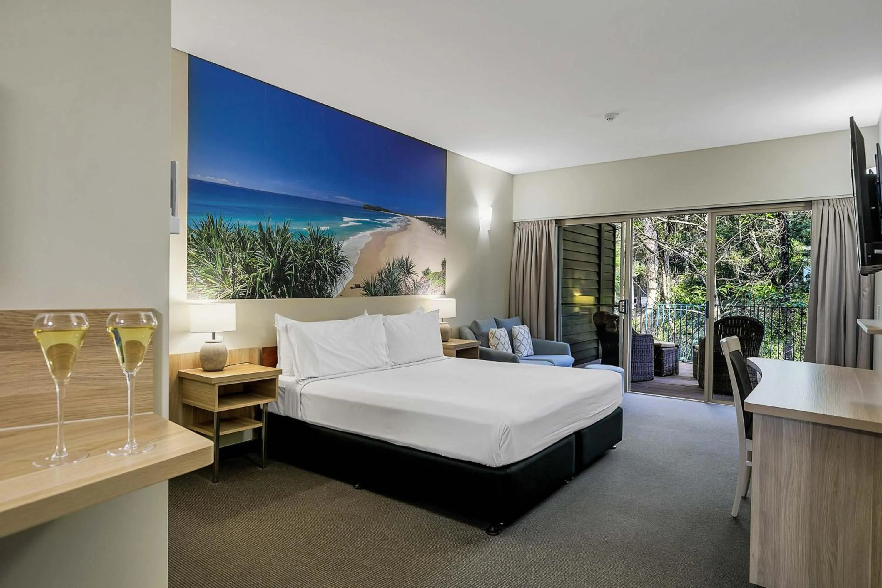 Photo of the whole room, Bed in Kingfisher Bay Resort