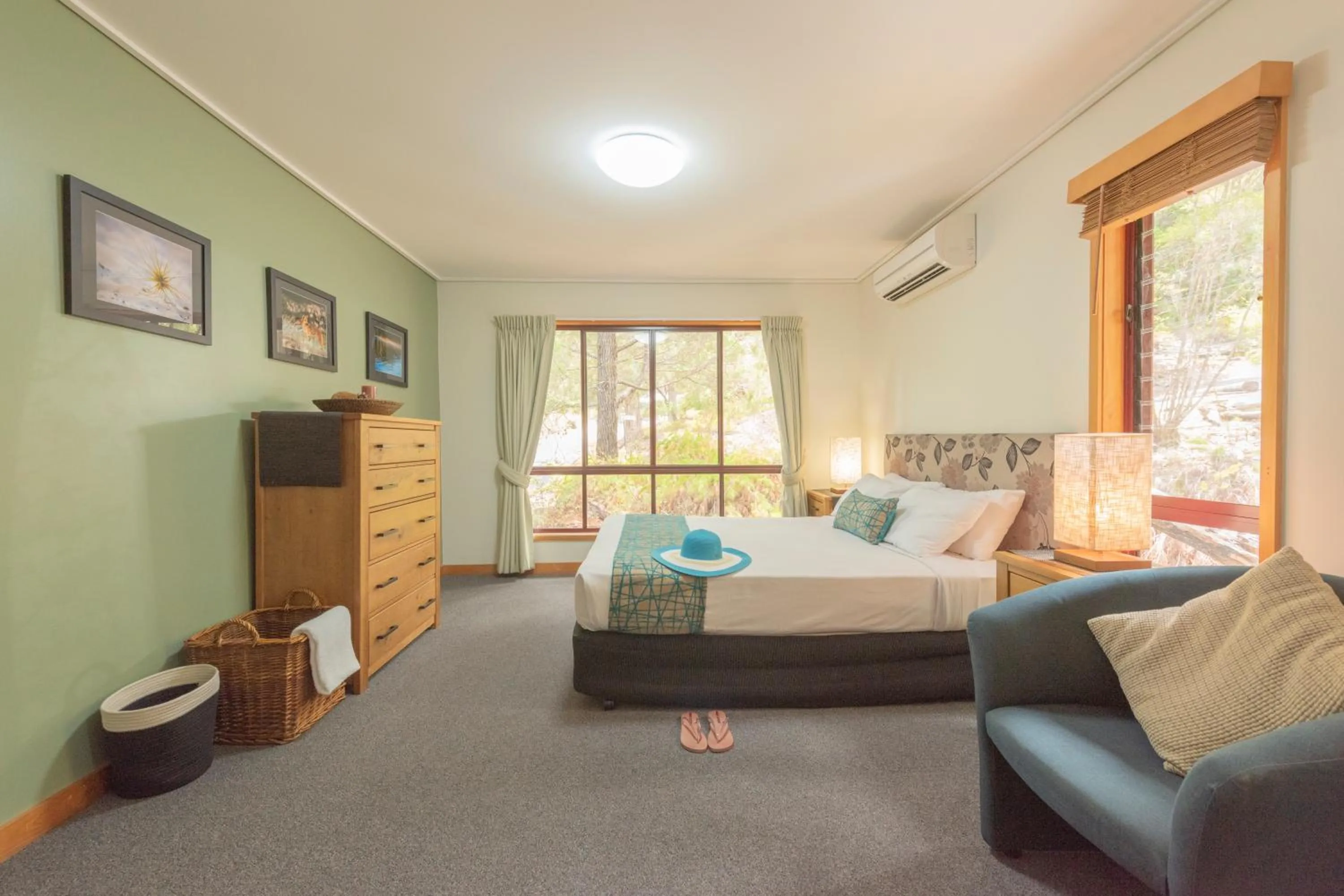 Bed in Kingfisher Bay Resort