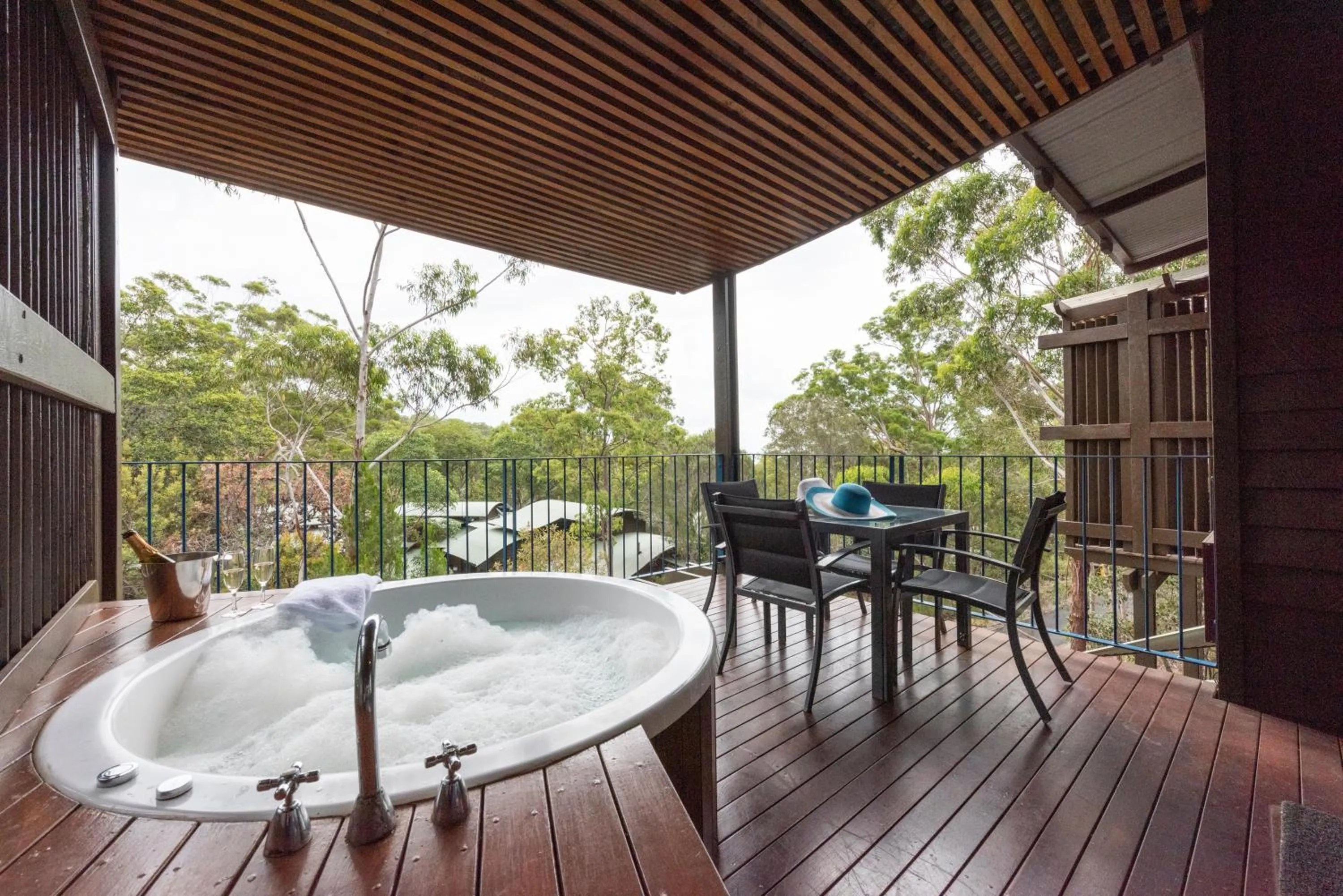 Hot Tub in Kingfisher Bay Resort