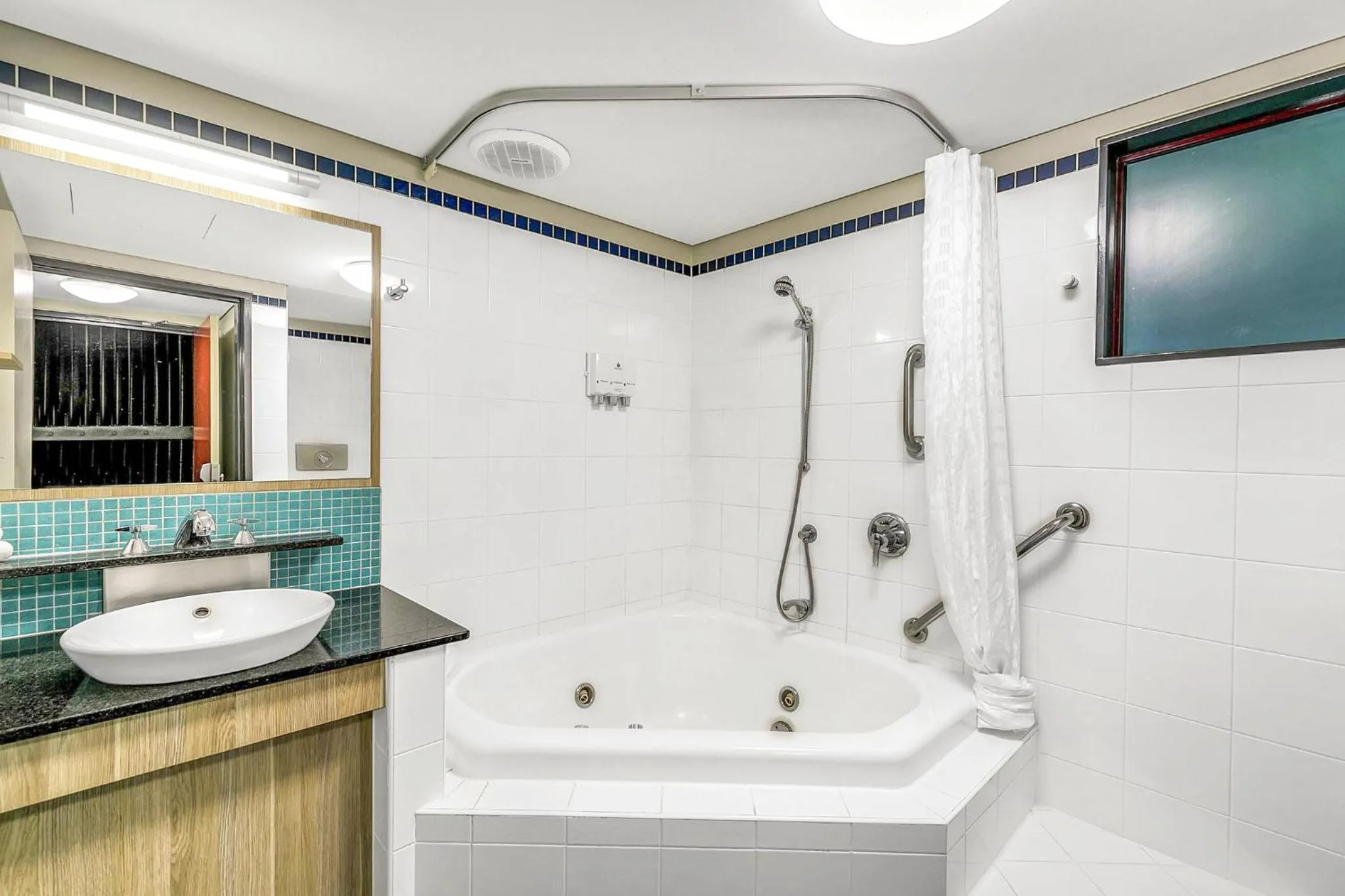 Bathroom in Kingfisher Bay Resort