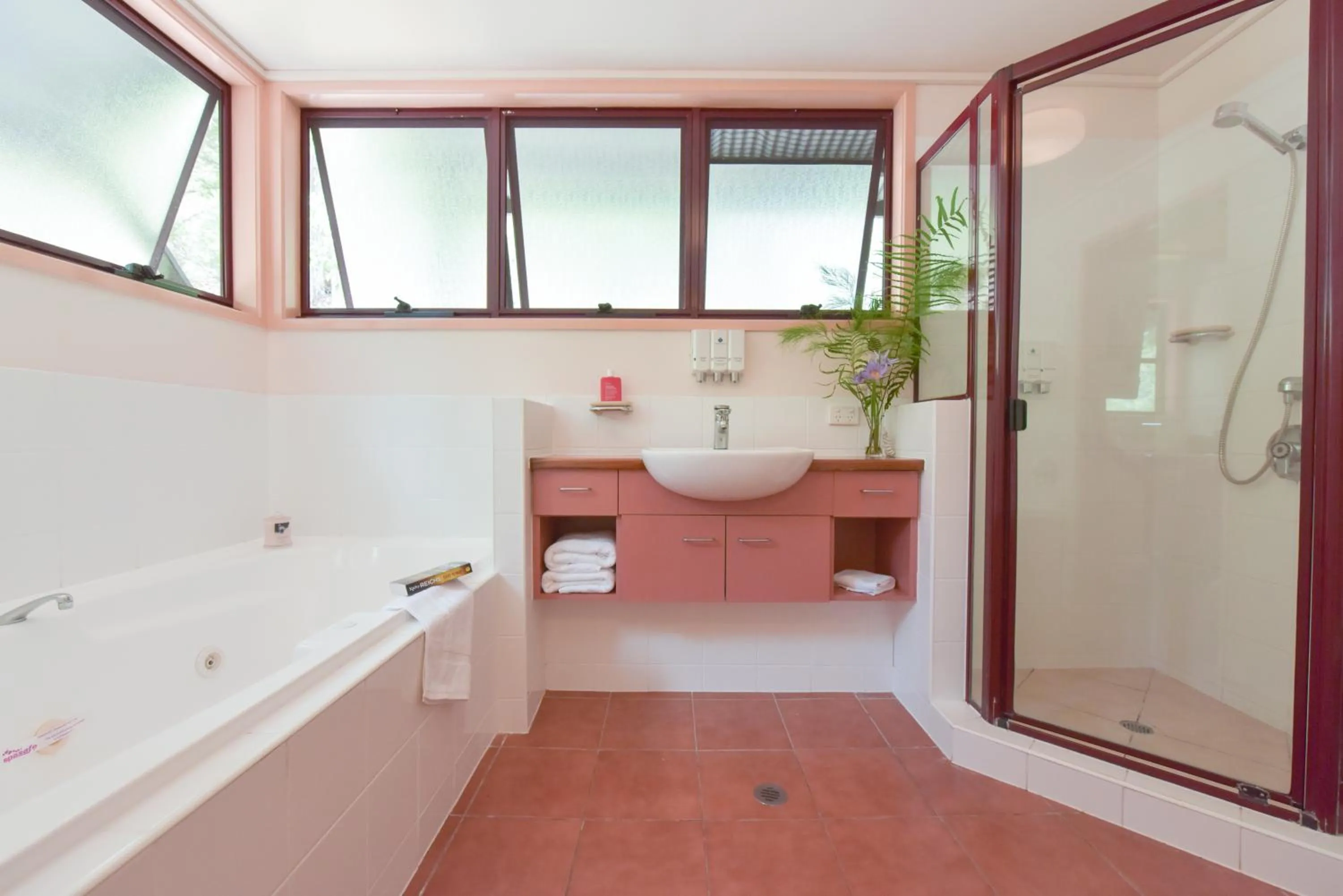 Kingfisher Bay Resort