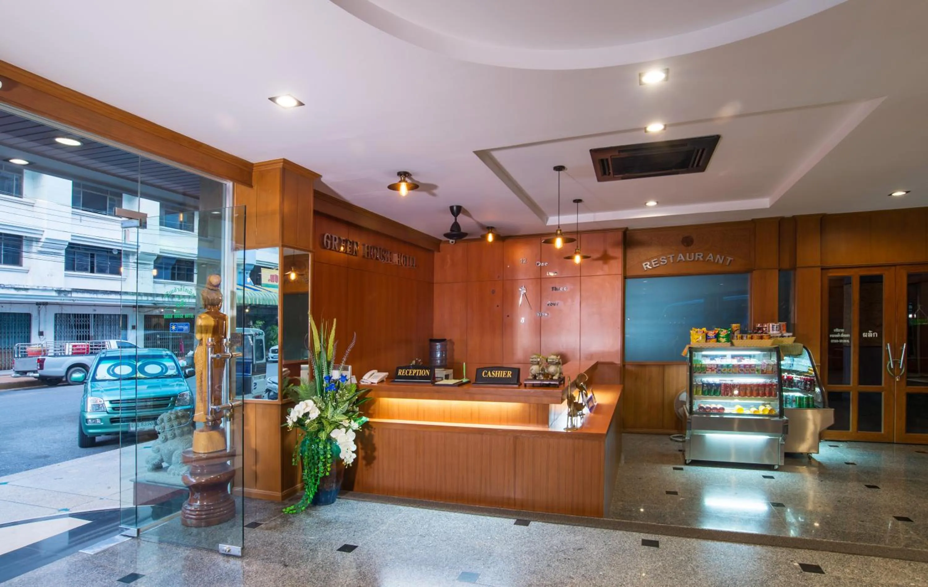 On-site shops in Green House Hotel