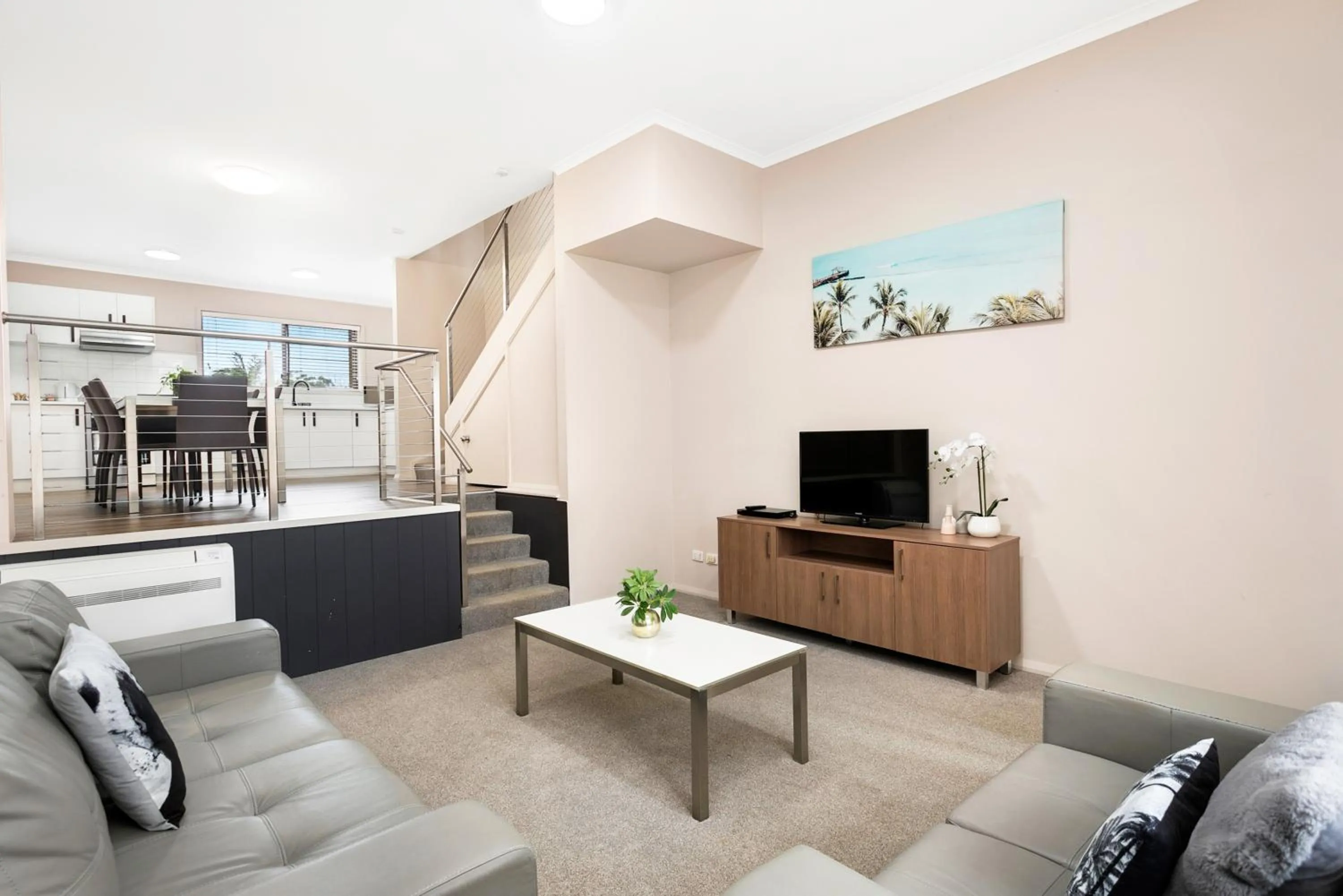 TV and multimedia in Peninsula Nelson Bay Motel and Serviced Apartments