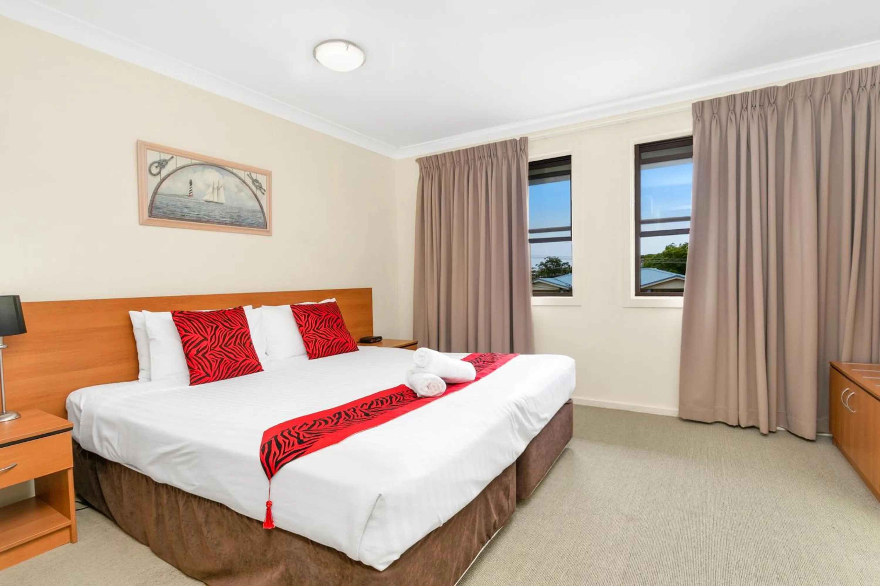 Bedroom, Bed in Peninsula Nelson Bay Motel and Serviced Apartments