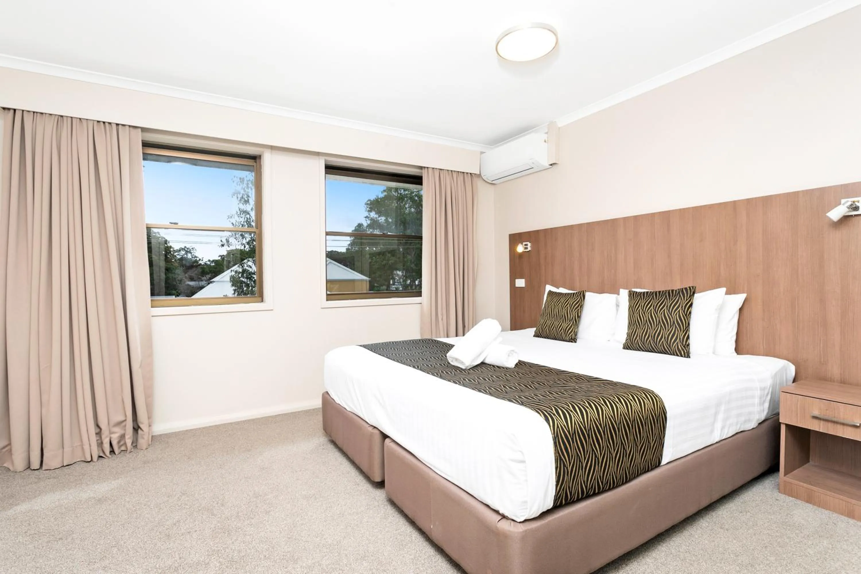 Bedroom, Bed in Peninsula Nelson Bay Motel and Serviced Apartments