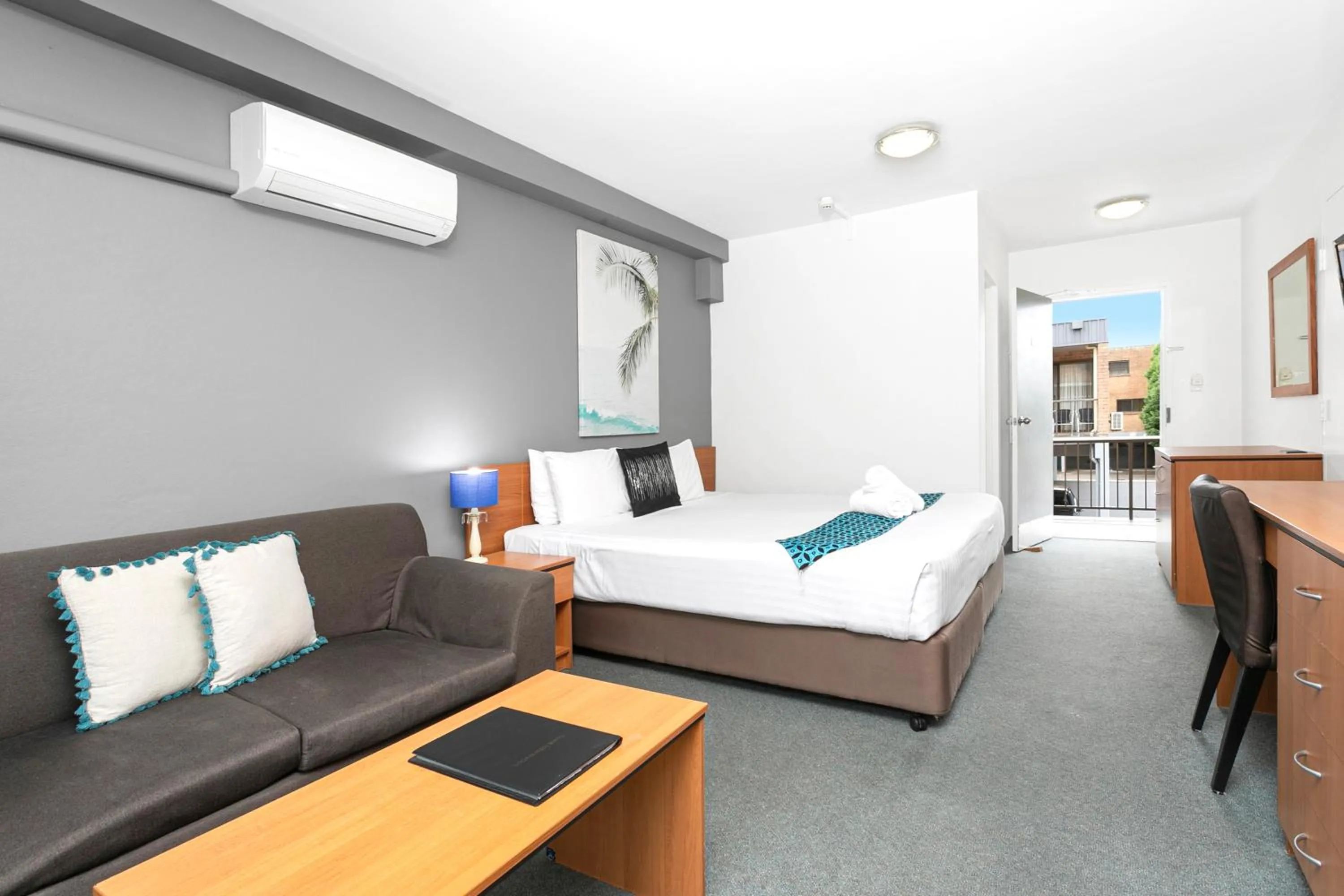 Photo of the whole room, Bed in Peninsula Nelson Bay Motel and Serviced Apartments
