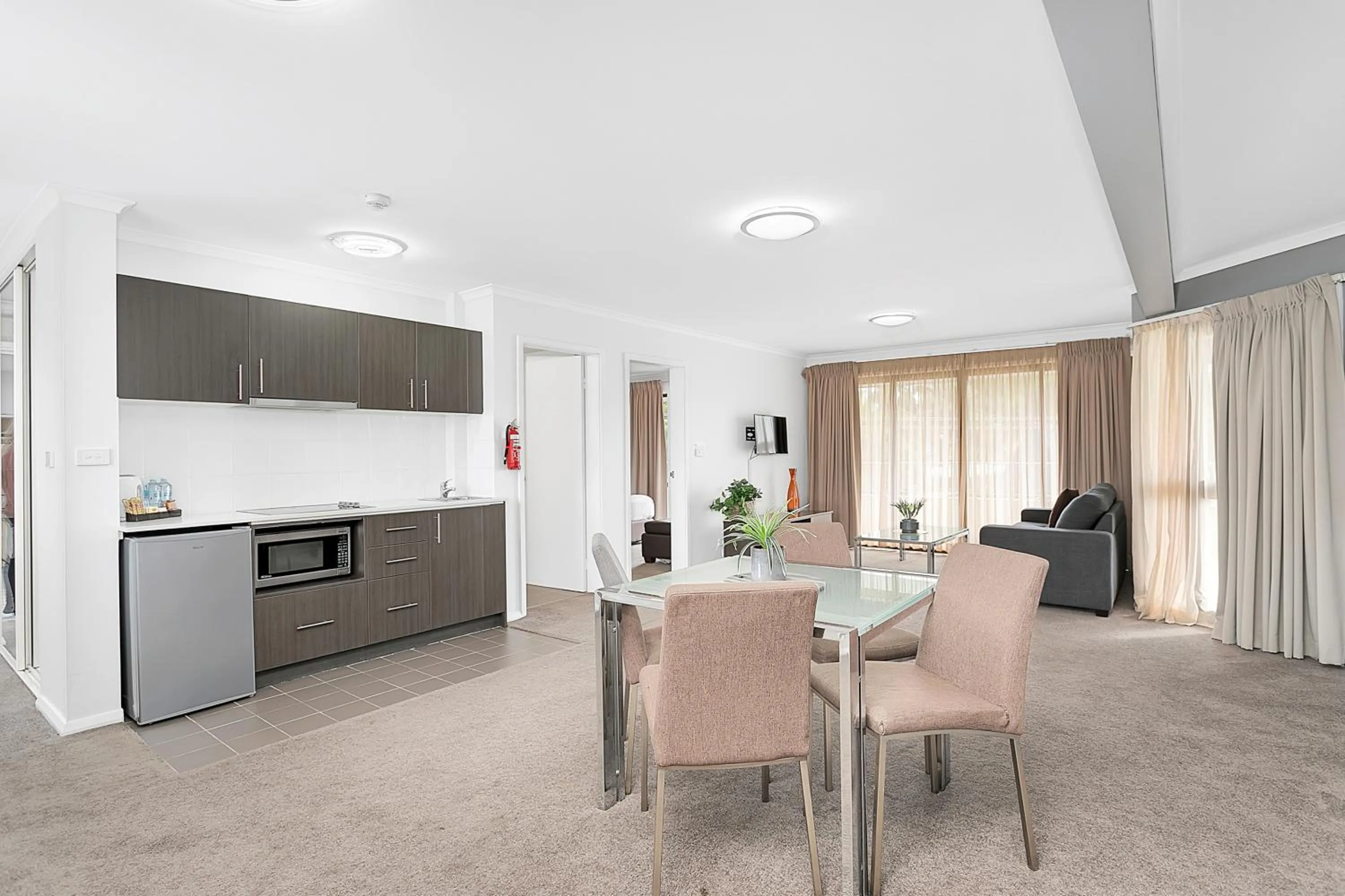 Kitchen or kitchenette in Peninsula Nelson Bay Motel and Serviced Apartments