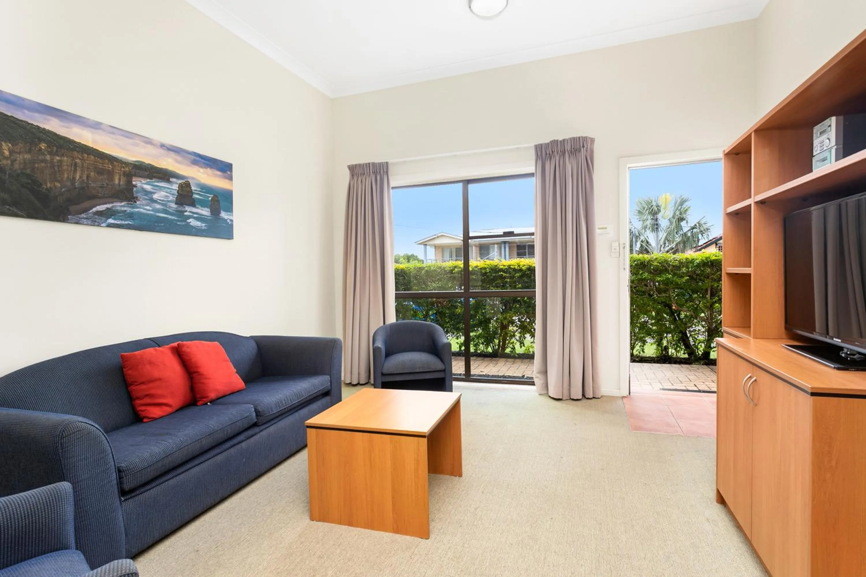 TV and multimedia in Peninsula Nelson Bay Motel and Serviced Apartments