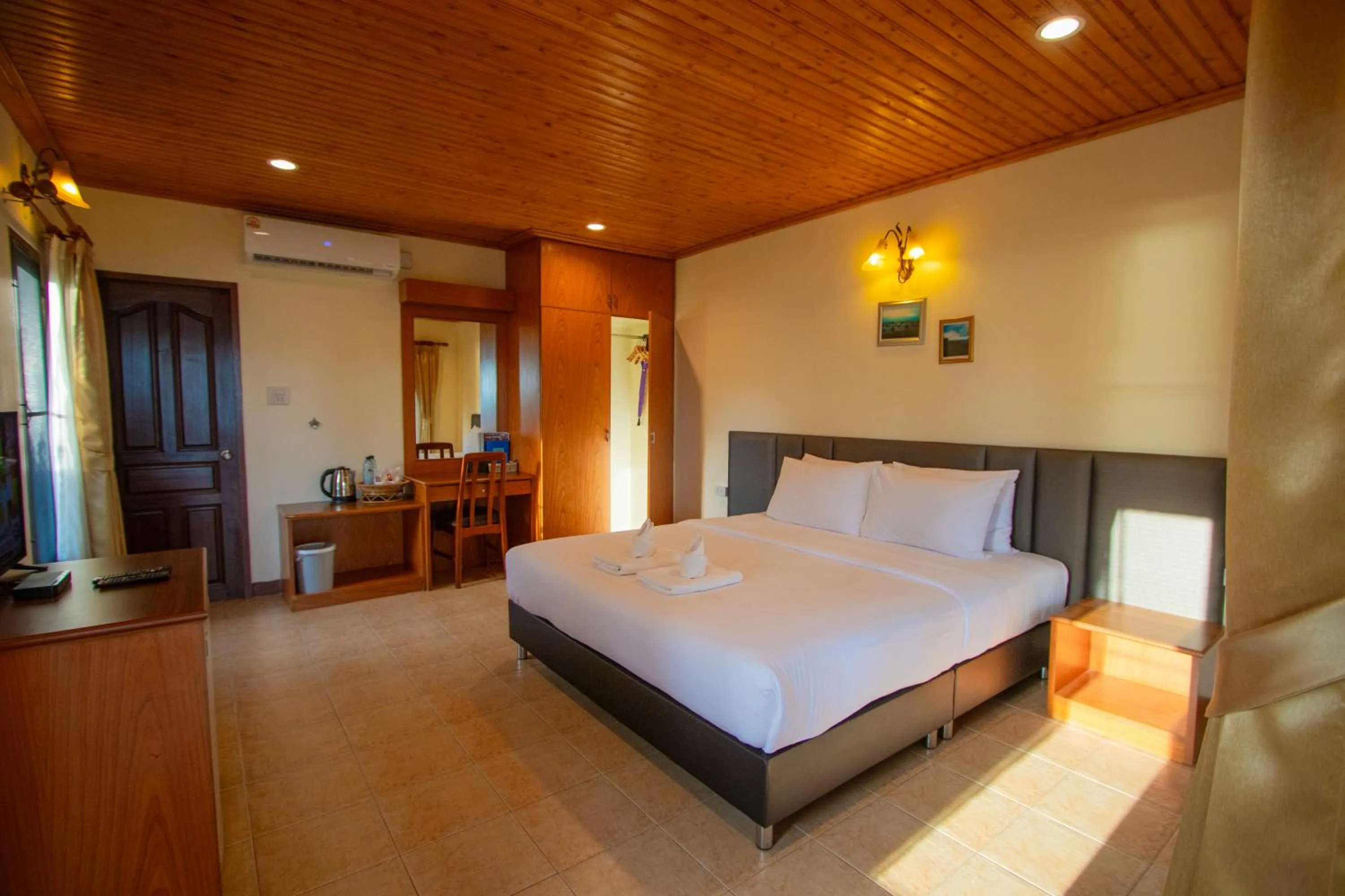 Bedroom, Bed in Rocky Point Resort