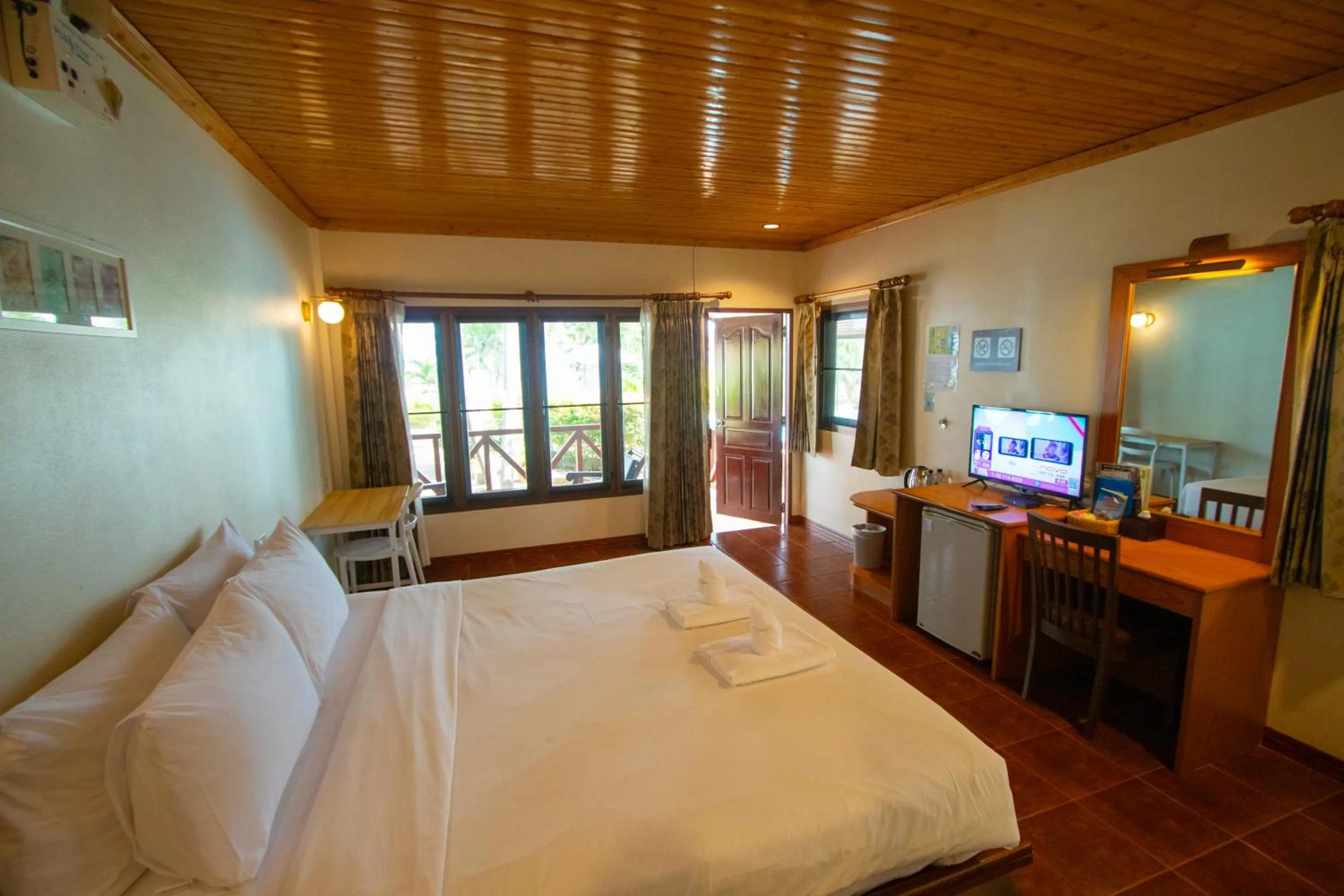 Bedroom, Bed in Rocky Point Resort