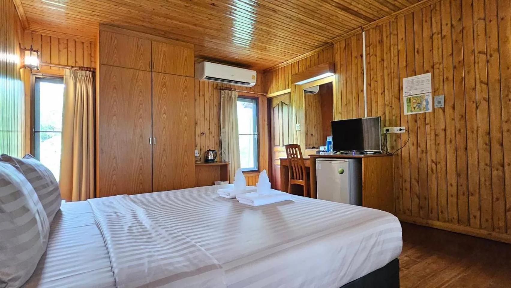 Bedroom, Bed in Rocky Point Resort