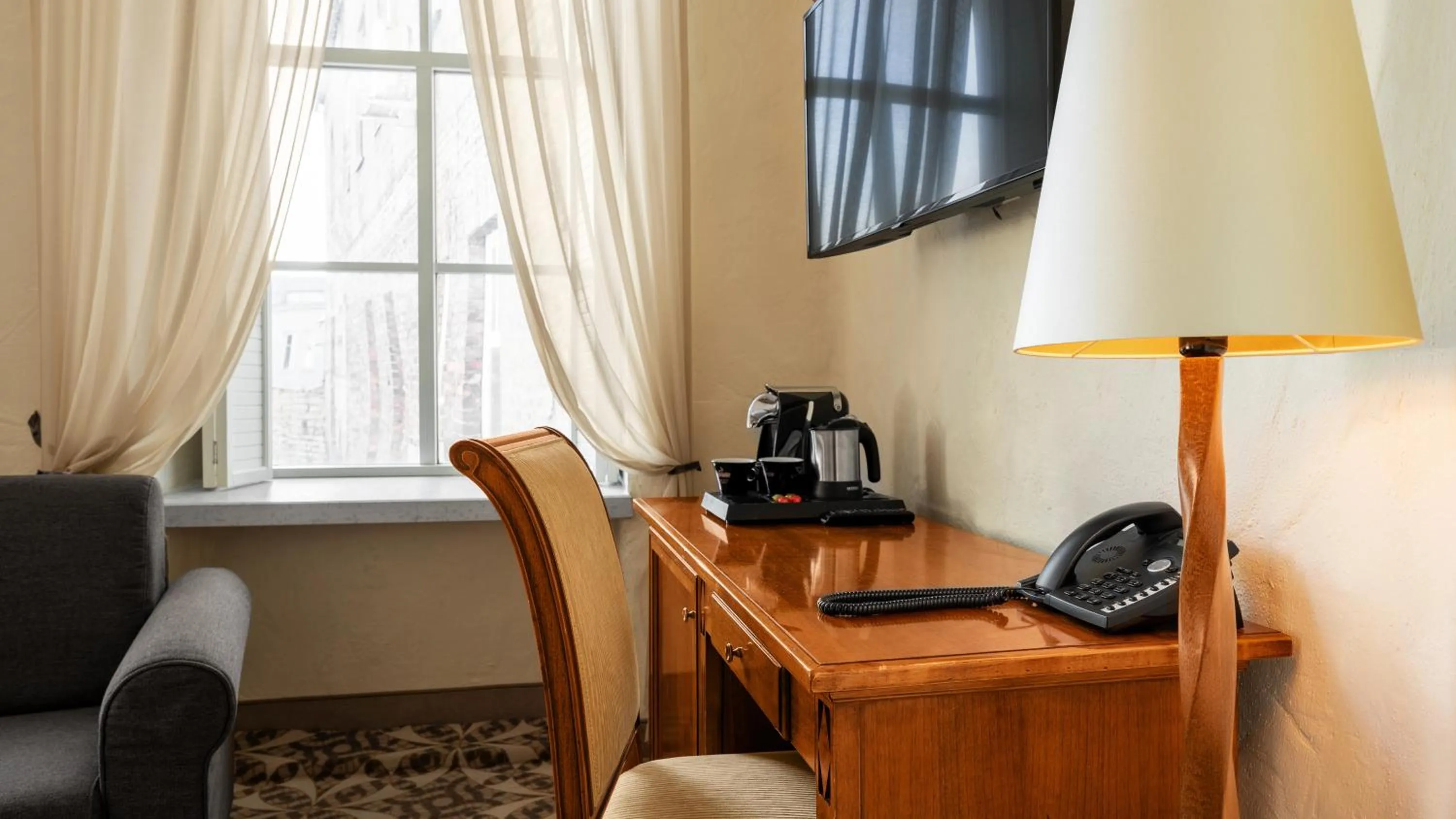 TV and multimedia in Rixwell Collection Savoy Boutique Hotel