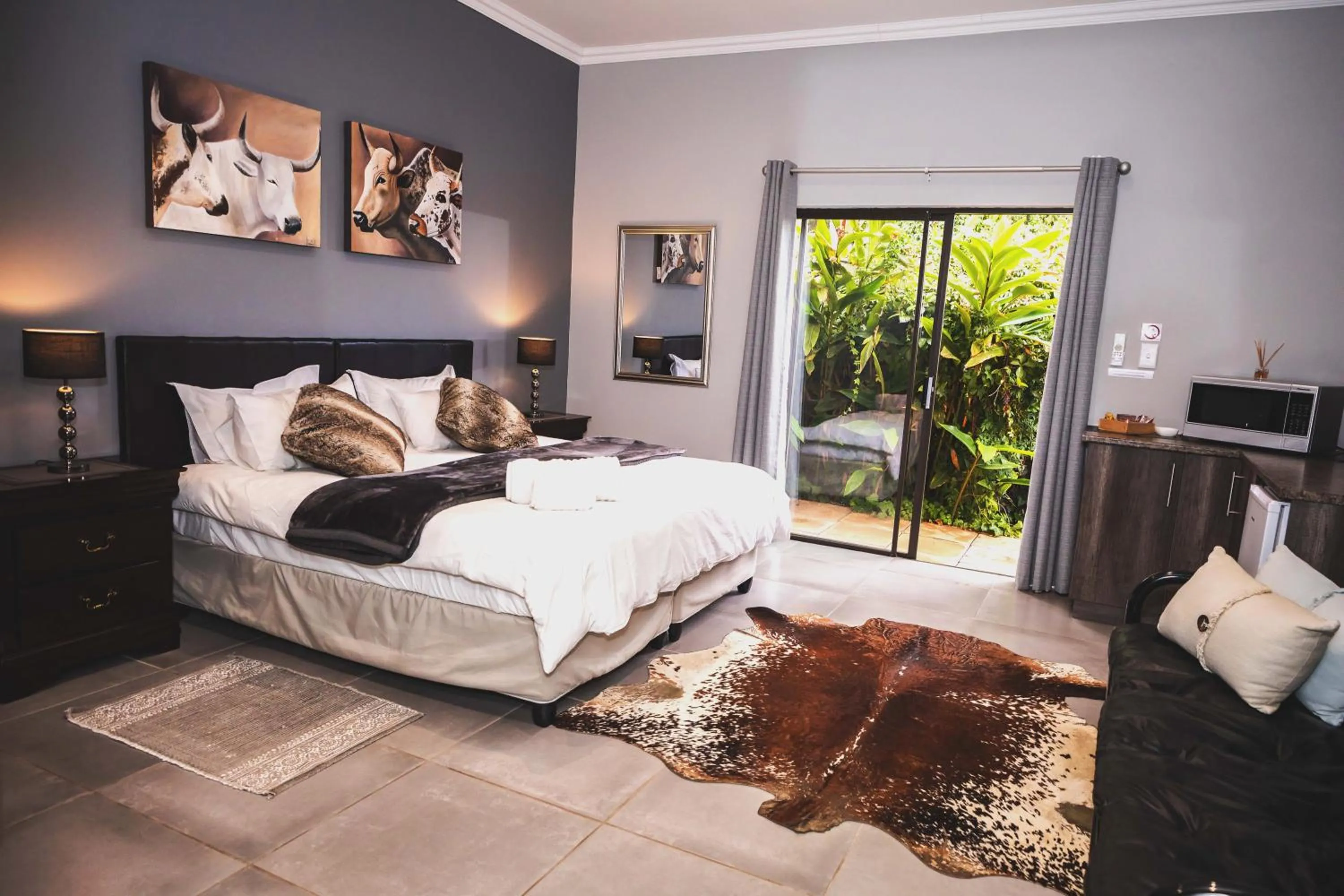 Photo of the whole room, Bed in Be My Guest