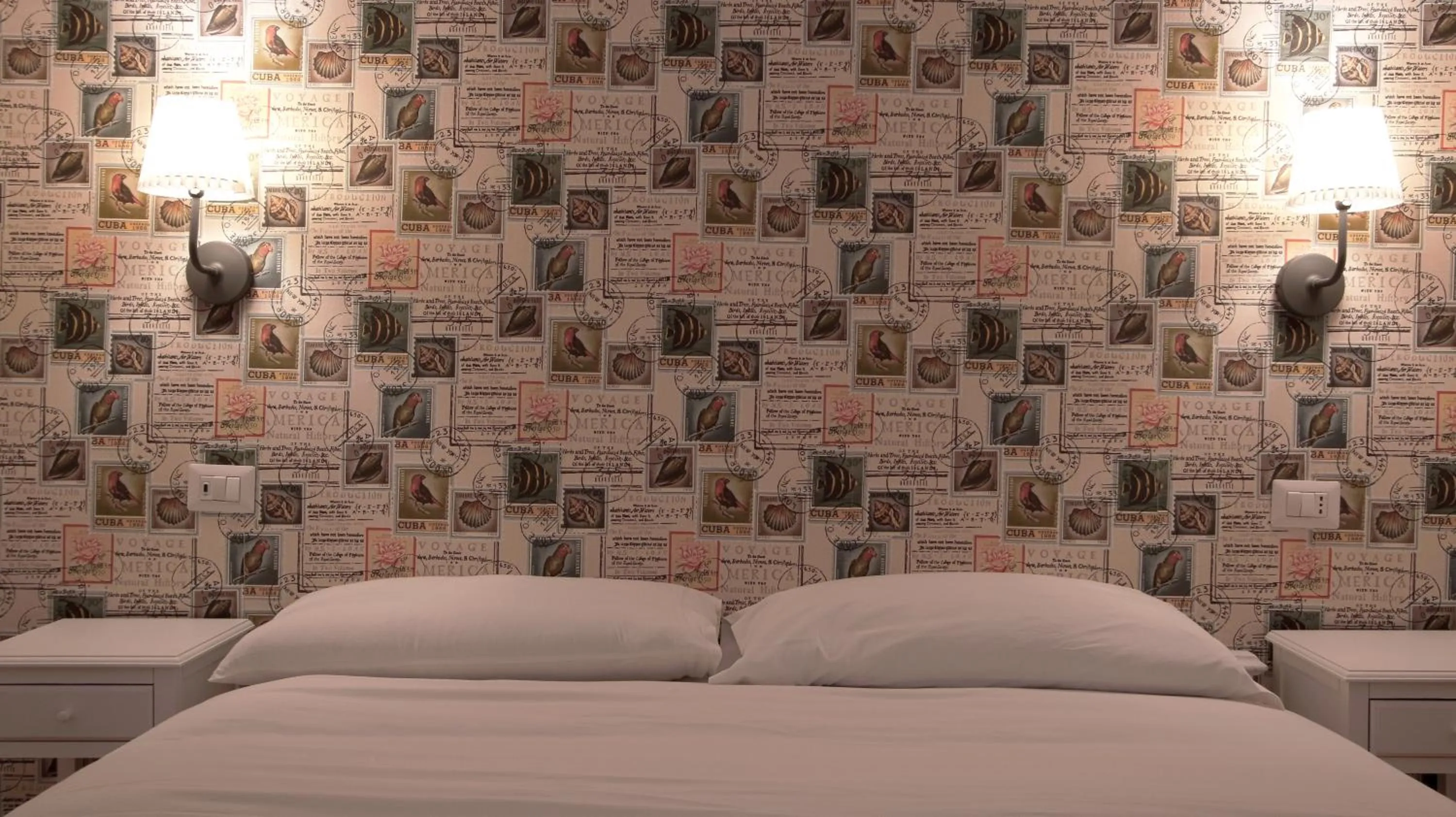 Photo of the whole room, Bed in Domus Iuliae