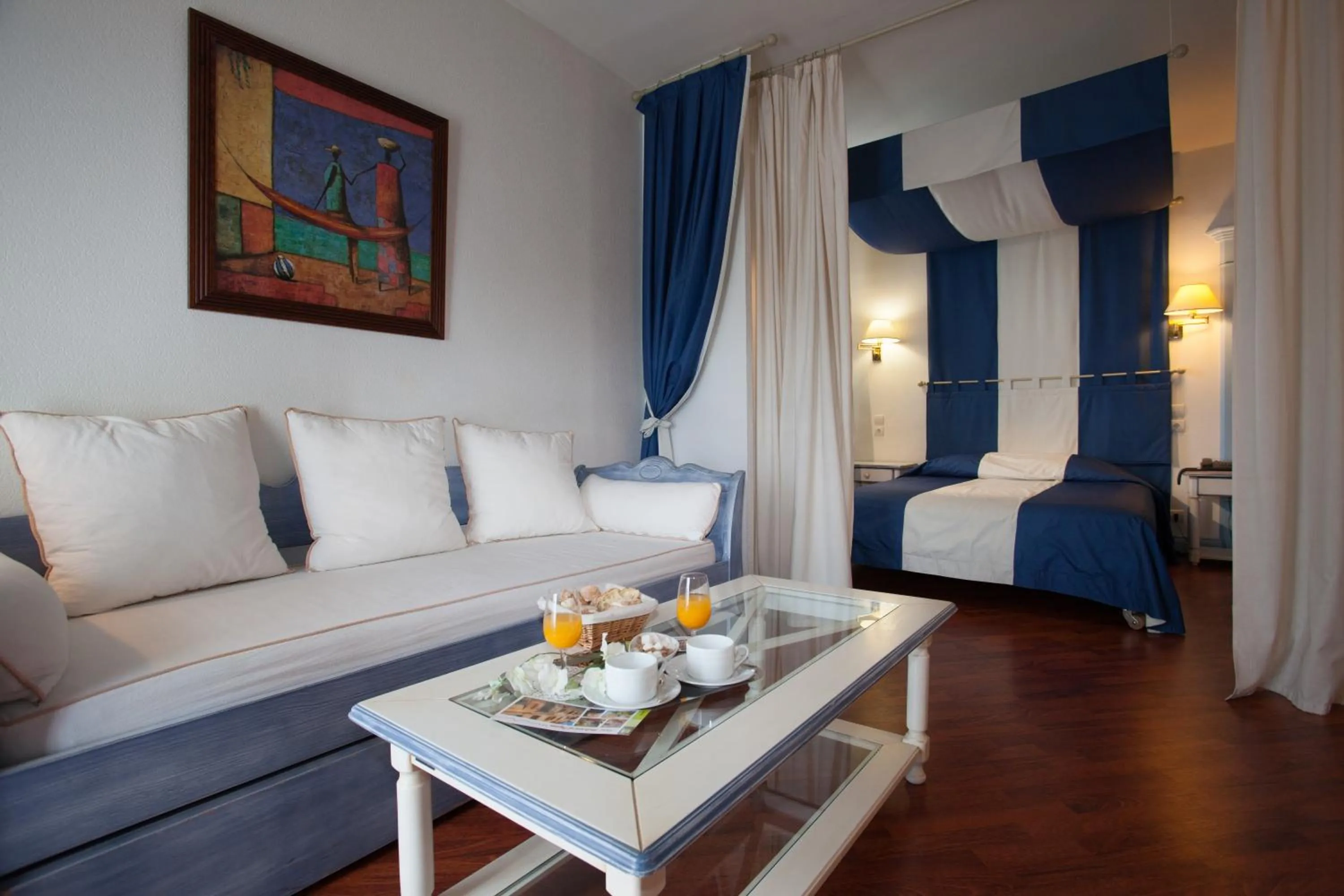 Seating area, Bed in Hotel Moderne Et Pigeon