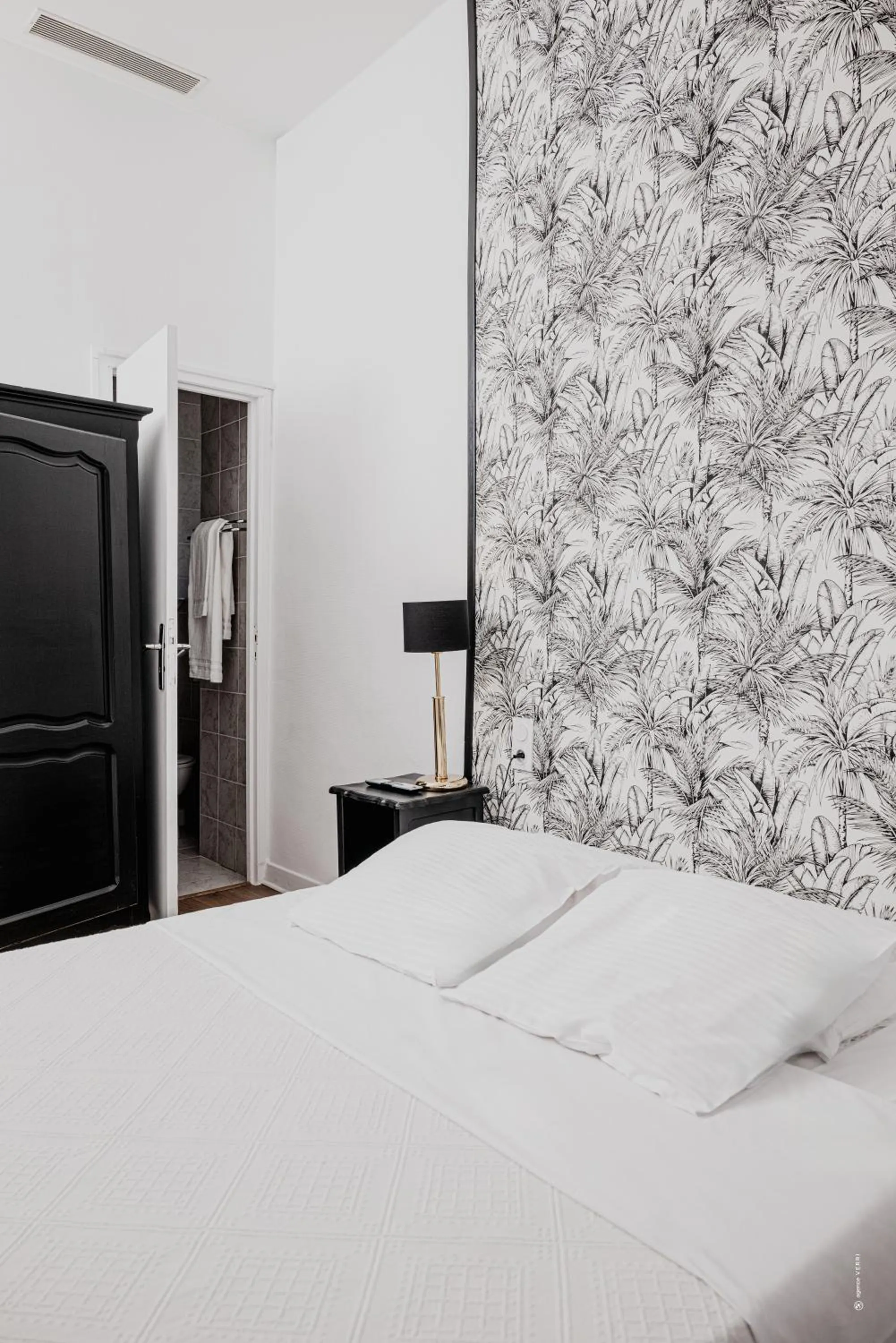 Bed in Hotel Moderne Et Pigeon