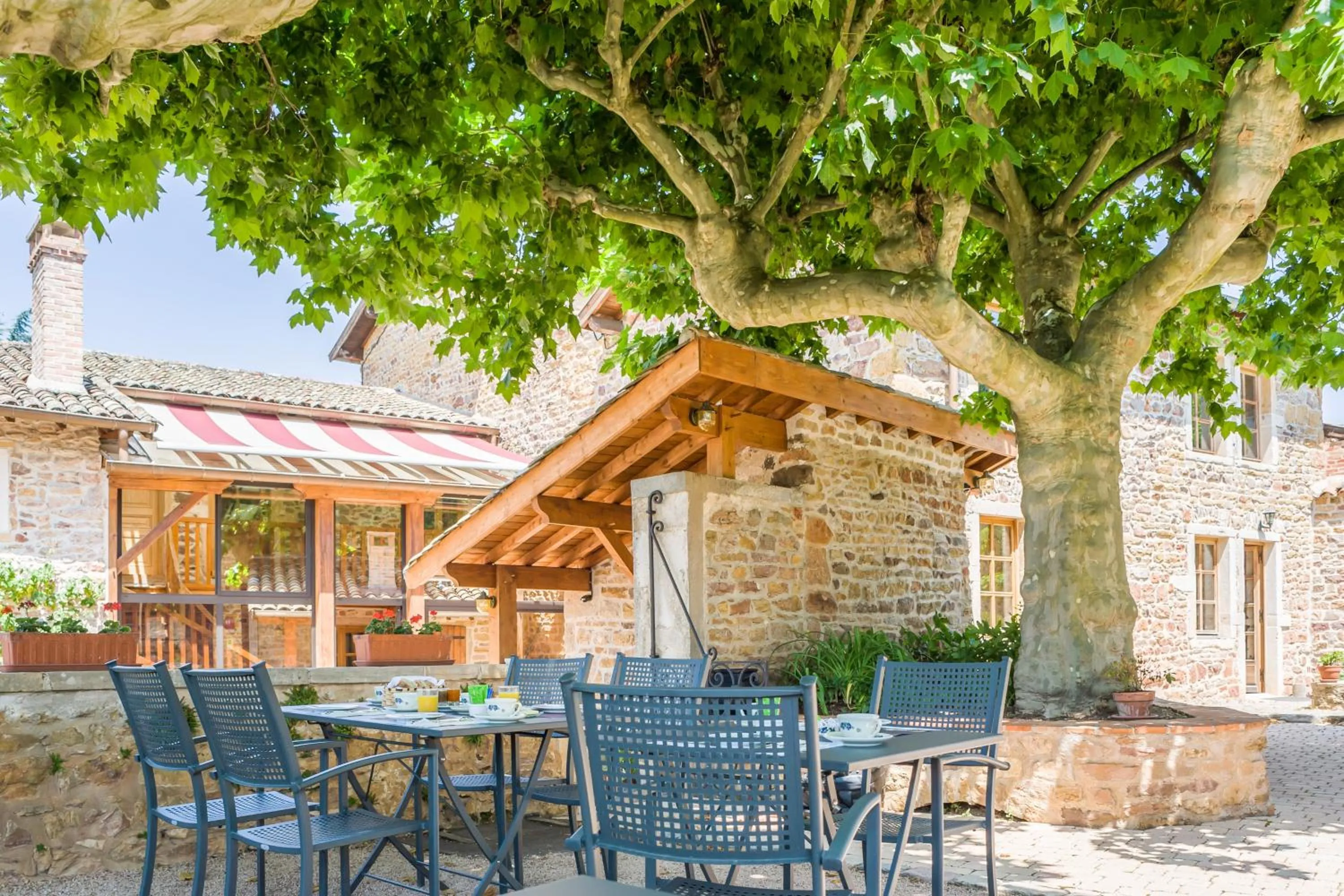 Balcony/Terrace in Contact Hôtels Le Savigny & Spa